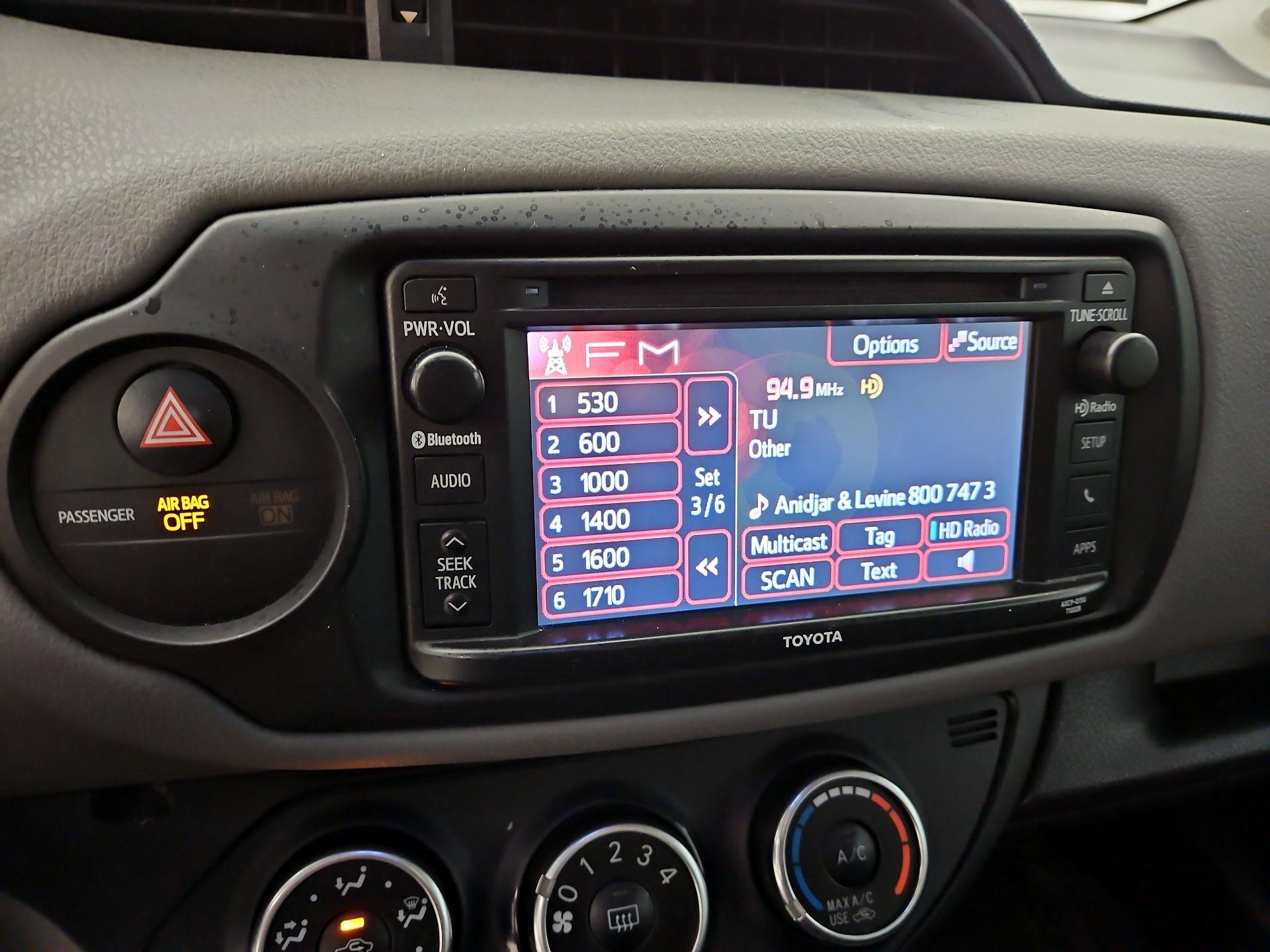 Thumbnail: 2015 Toyota Yaris - 14