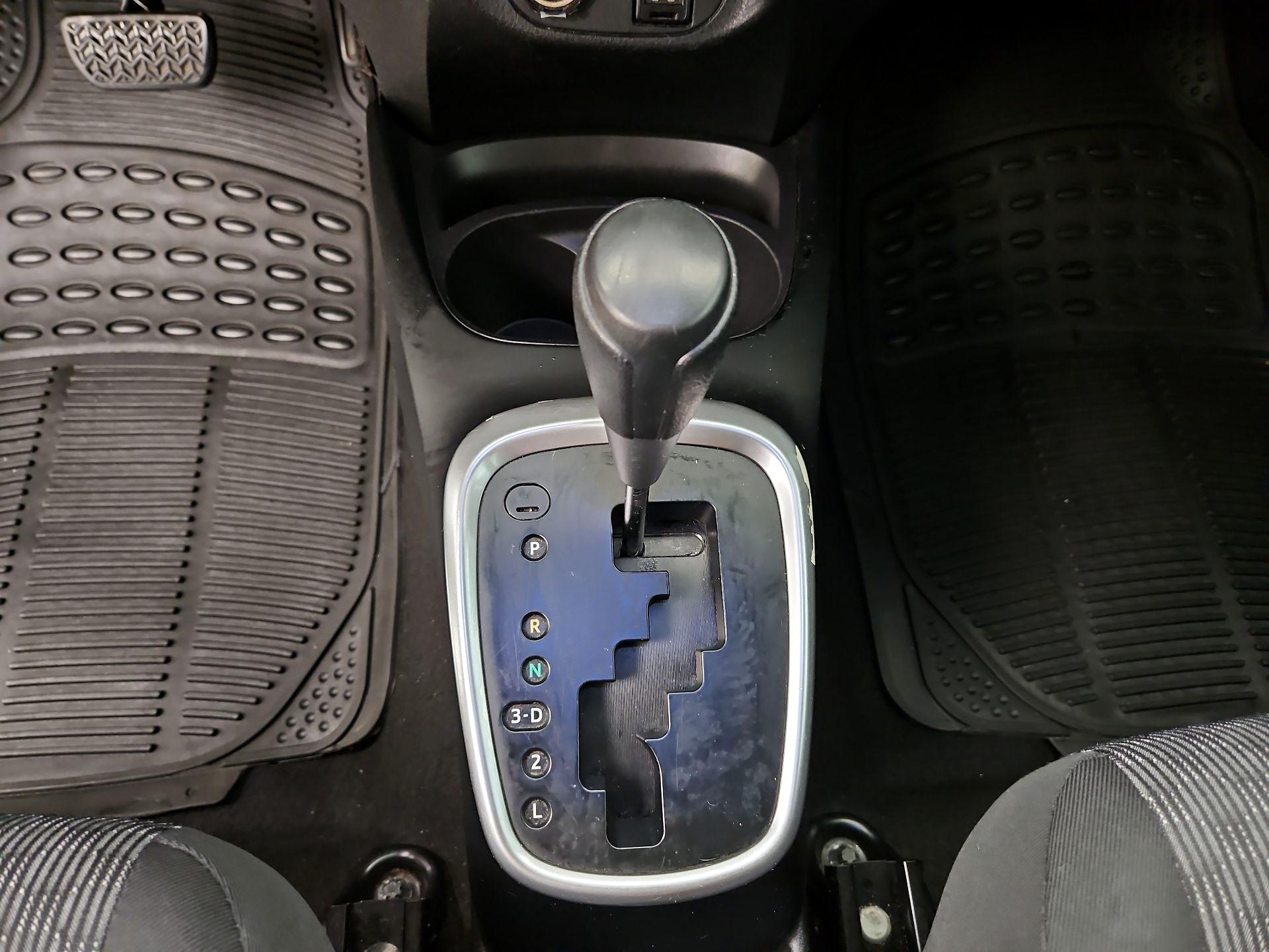 Thumbnail: 2015 Toyota Yaris - 16