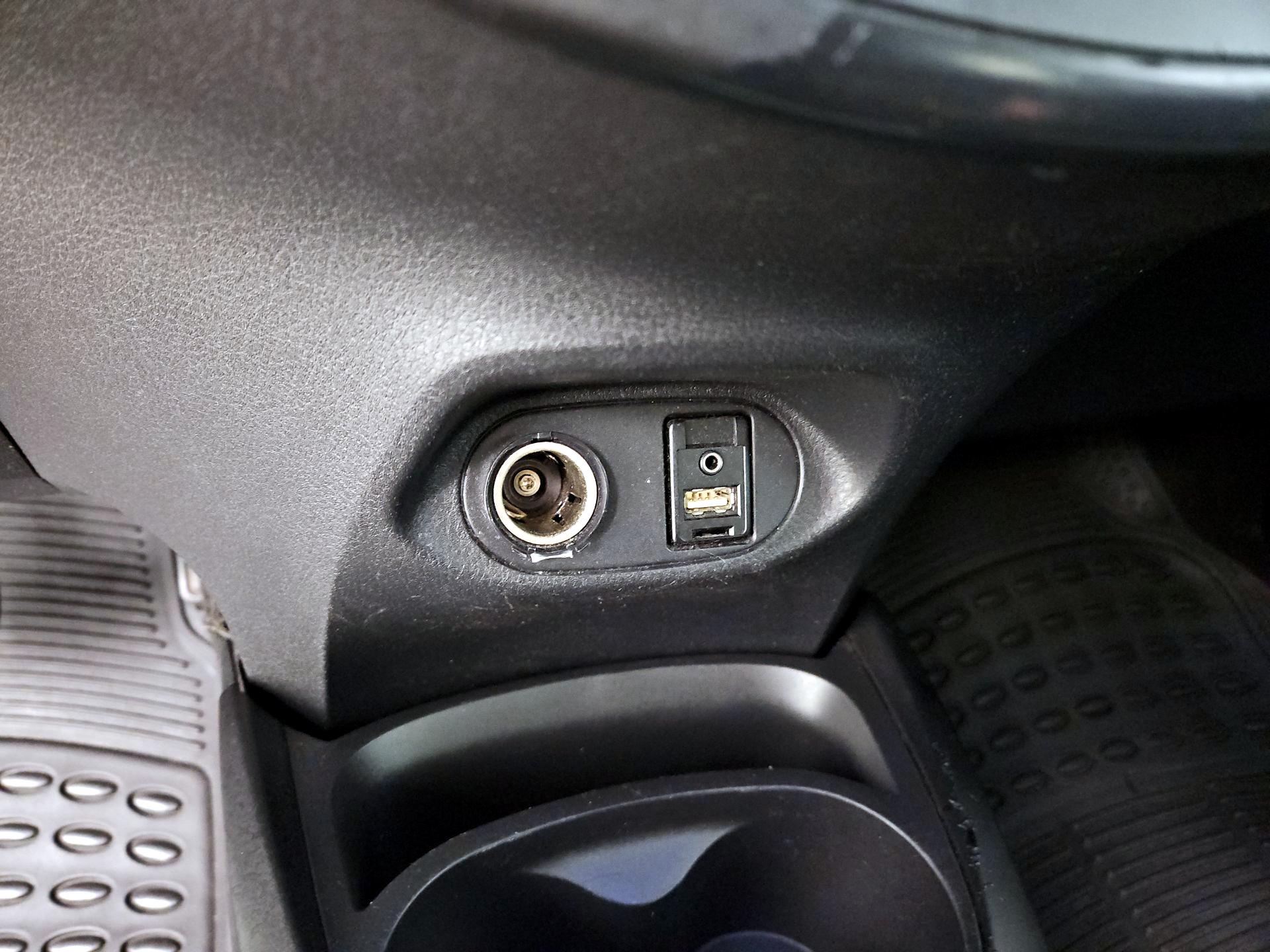 Thumbnail: 2015 Toyota Yaris - 17