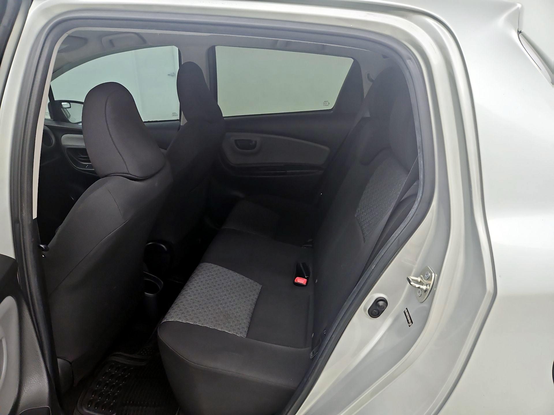 Thumbnail: 2015 Toyota Yaris - 18