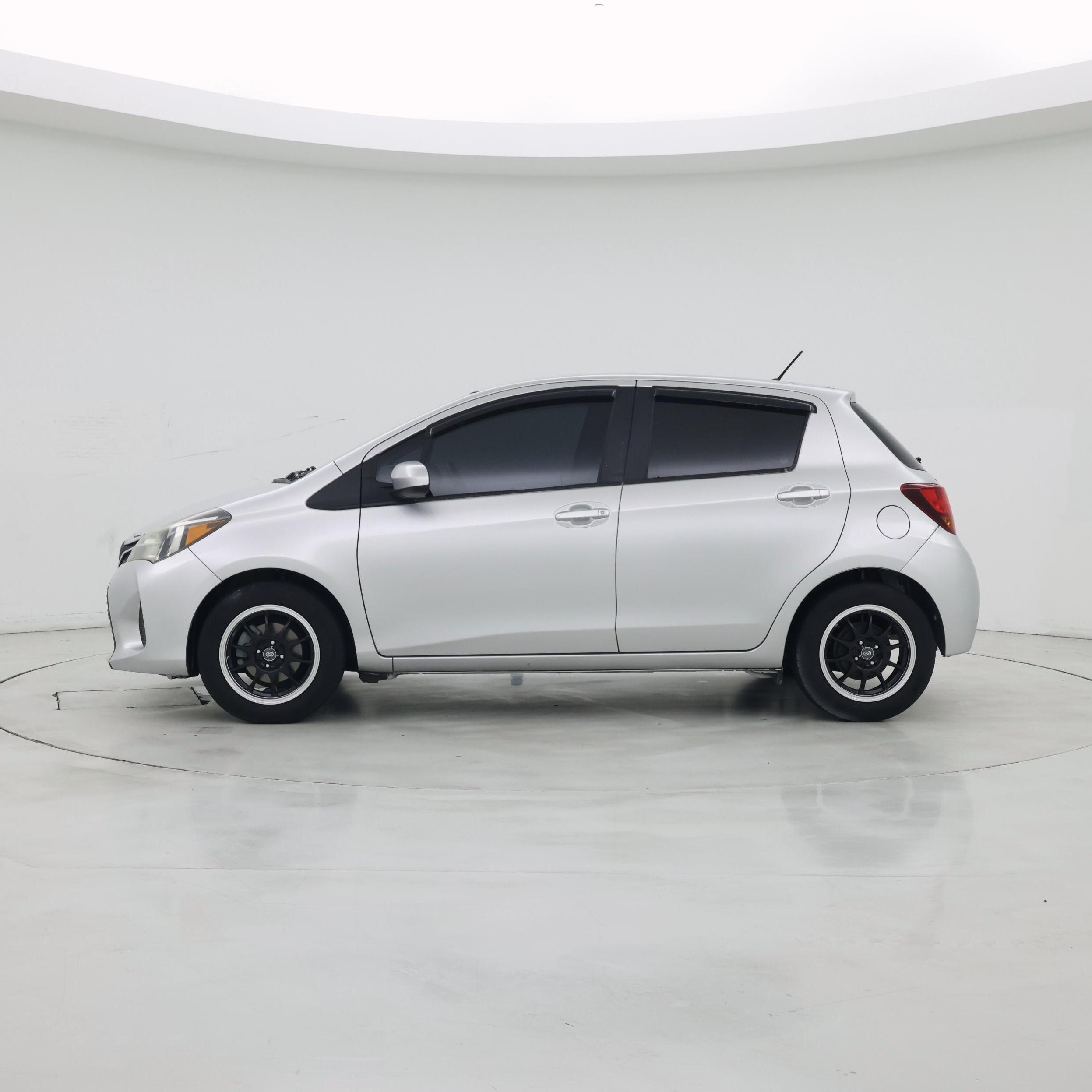 Thumbnail: 2015 Toyota Yaris - 3