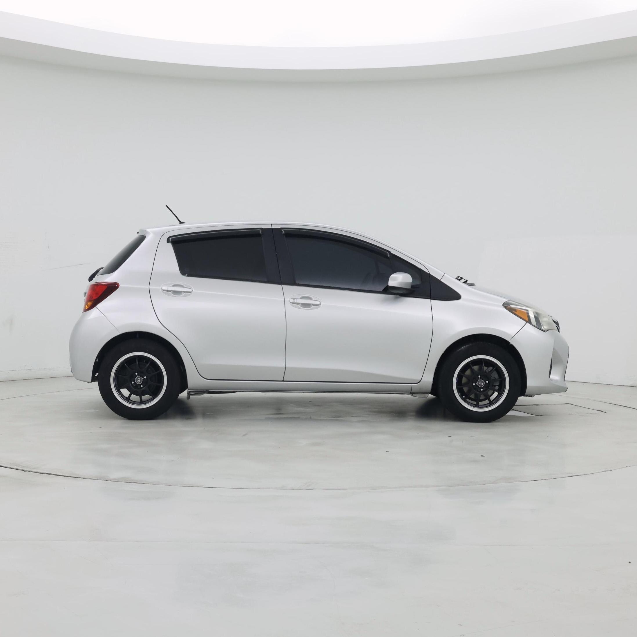 Thumbnail: 2015 Toyota Yaris - 7