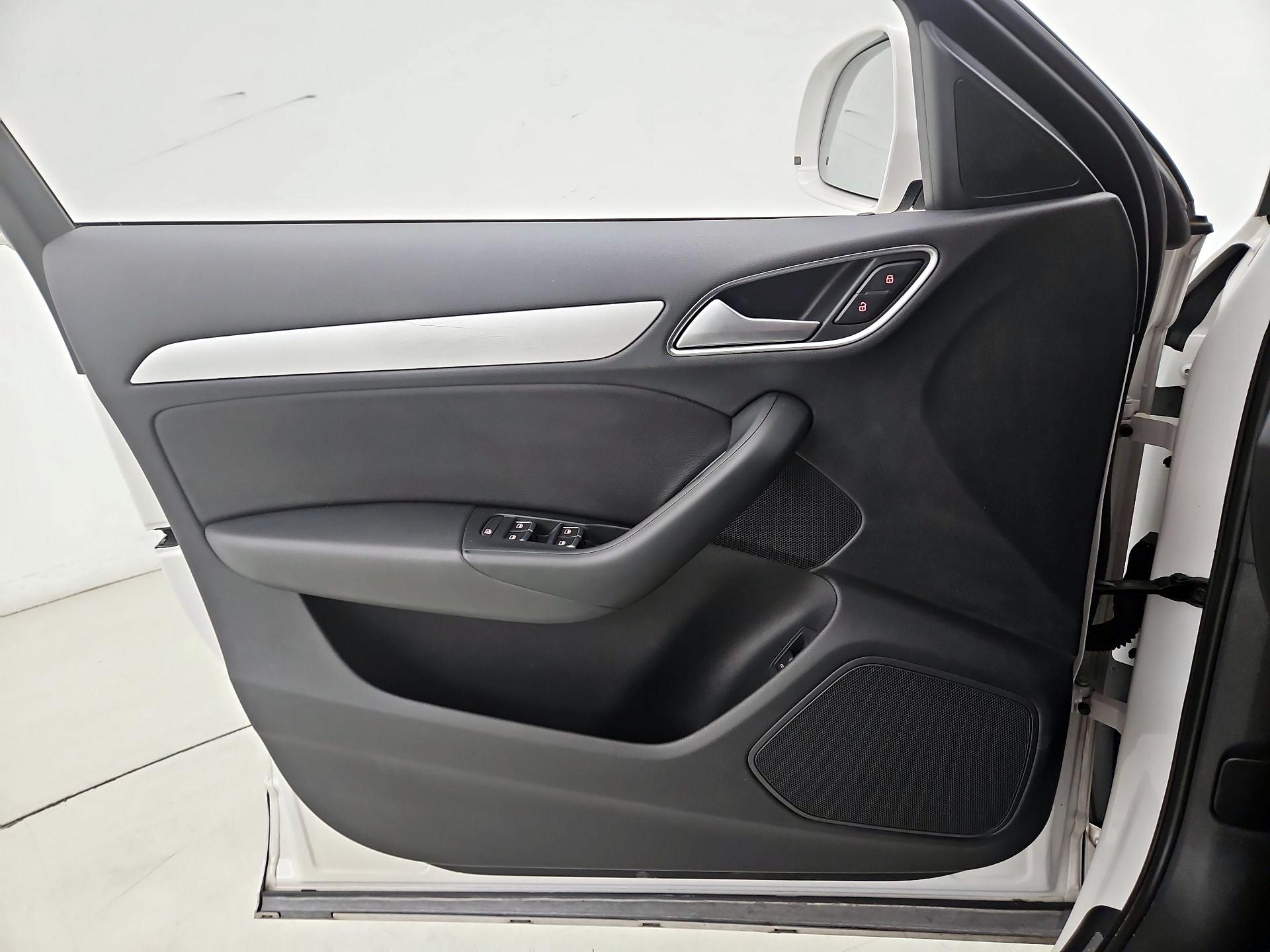 Thumbnail: 2018 Audi Q3 - 12