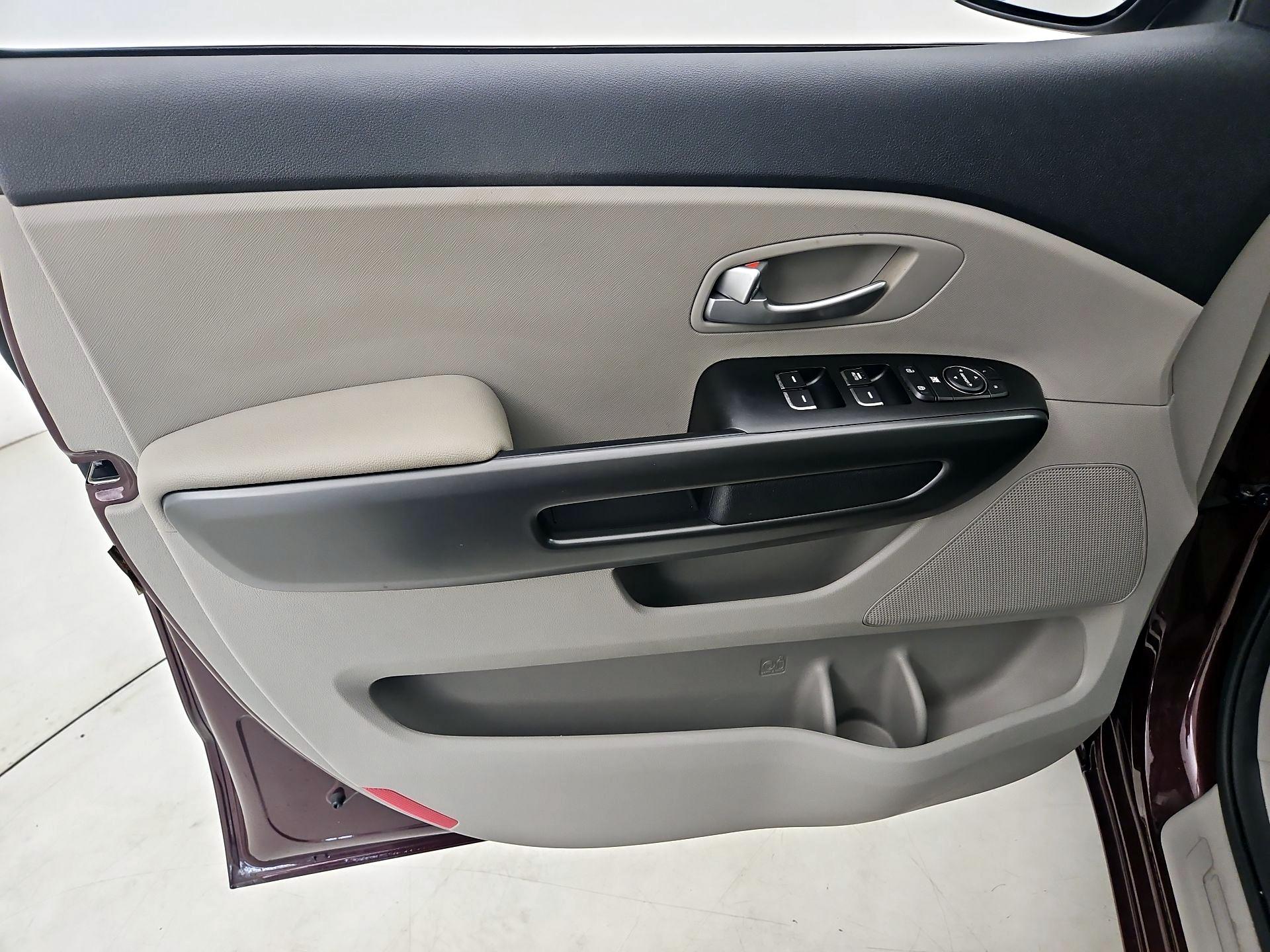 Thumbnail: 2019 Kia Sedona - 12