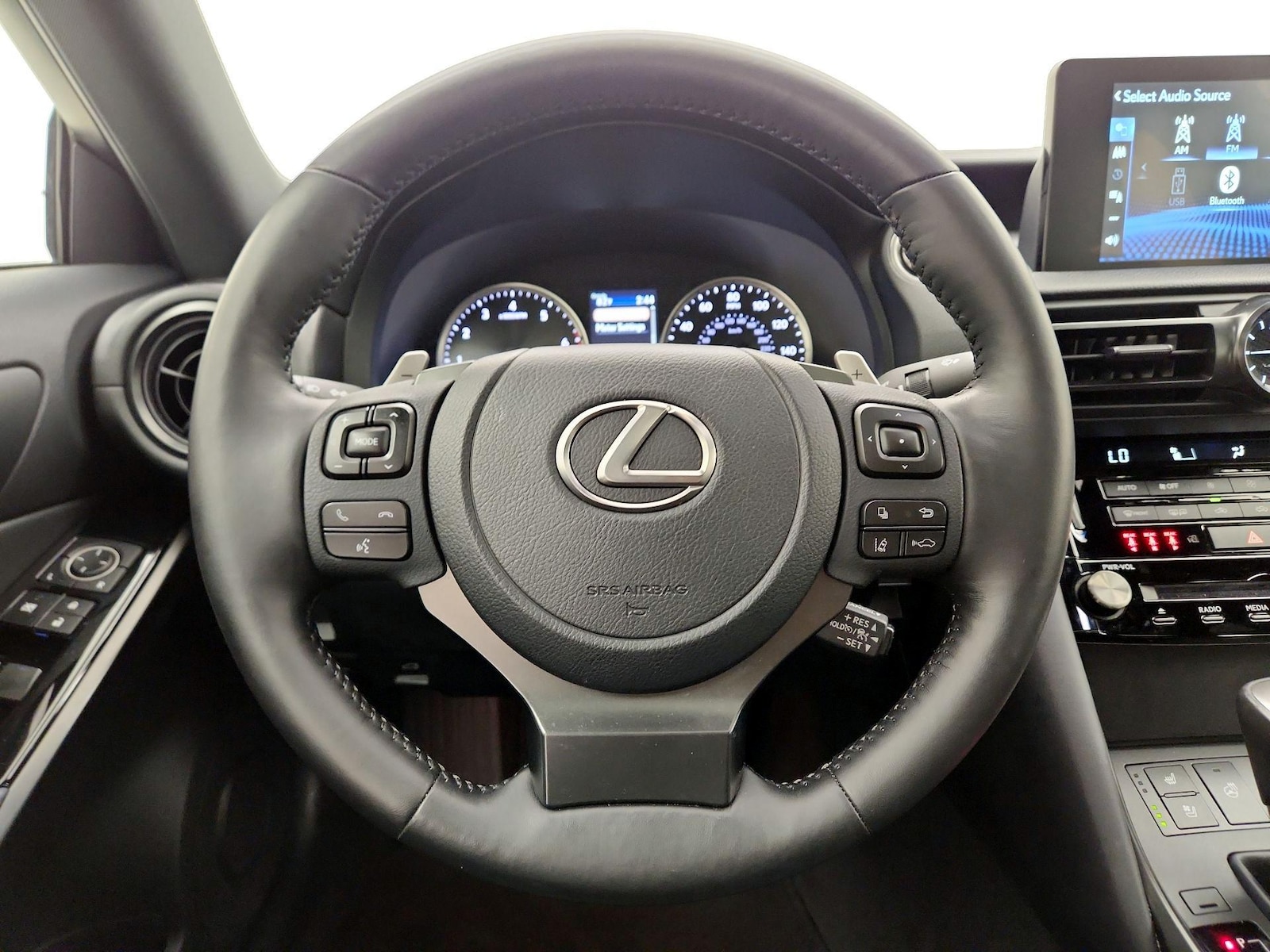 2024 Lexus IS 300 - Photo 11