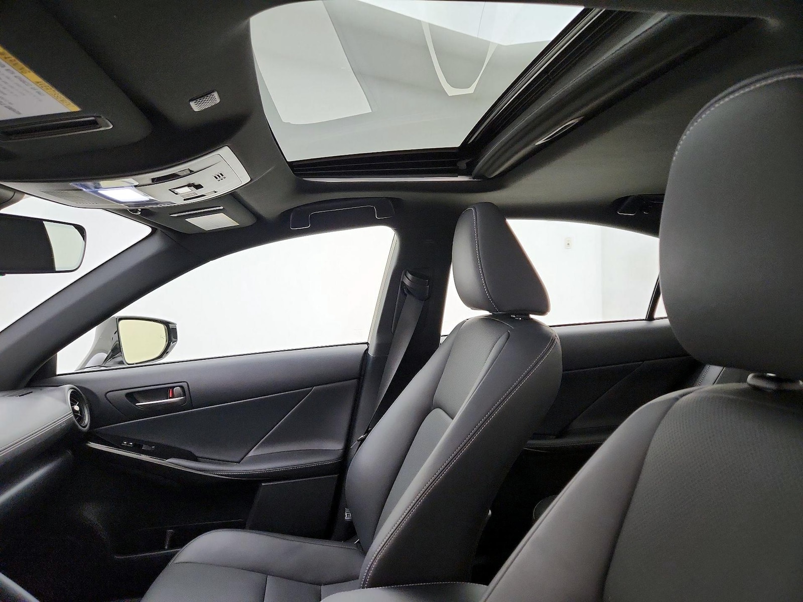 2024 Lexus IS 300 - Photo 19