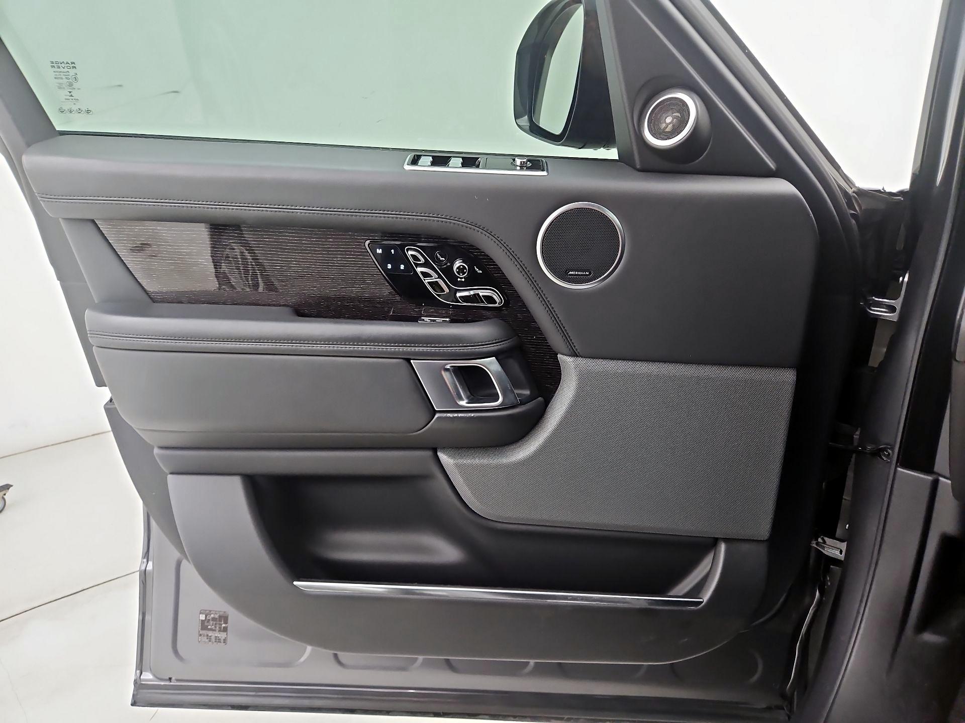 Thumbnail: 2019 Land Rover Range Rover - 12