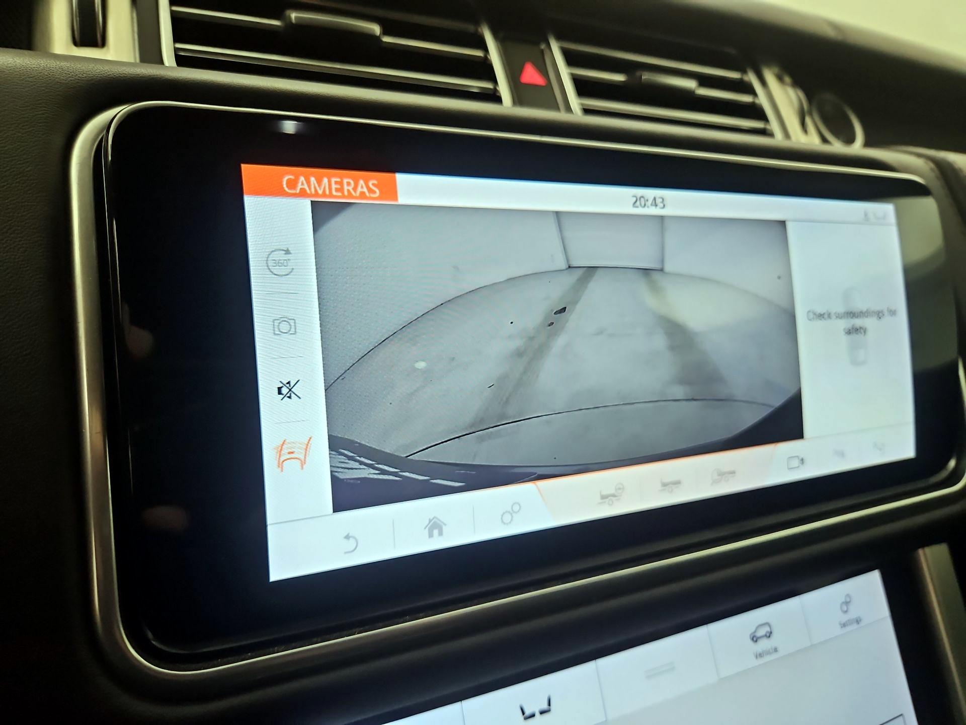 Thumbnail: 2019 Land Rover Range Rover - 15