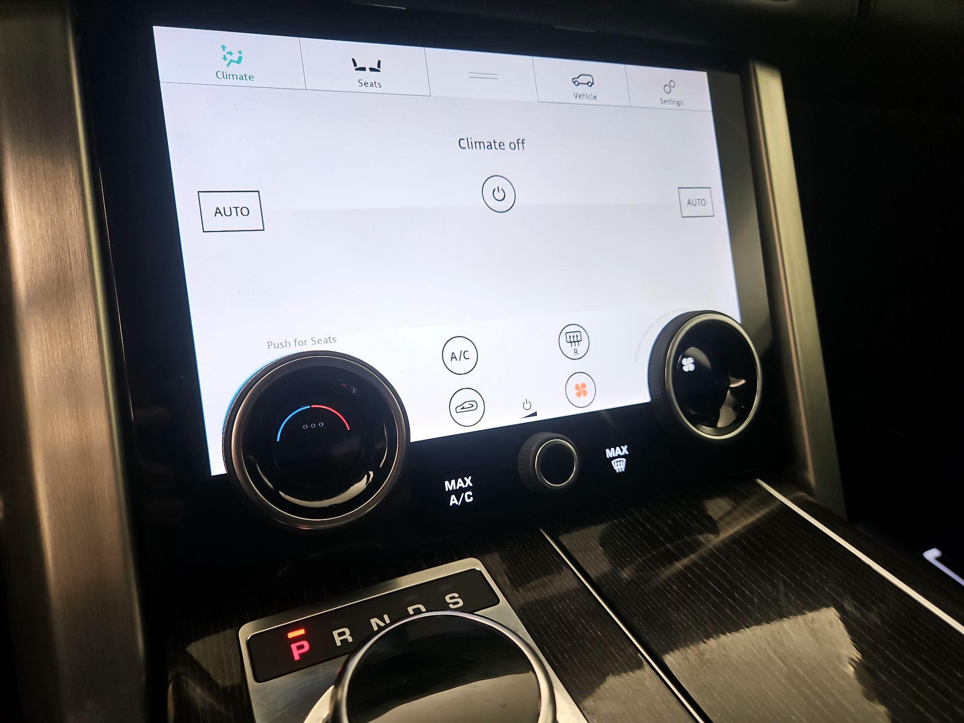 Thumbnail: 2019 Land Rover Range Rover - 17