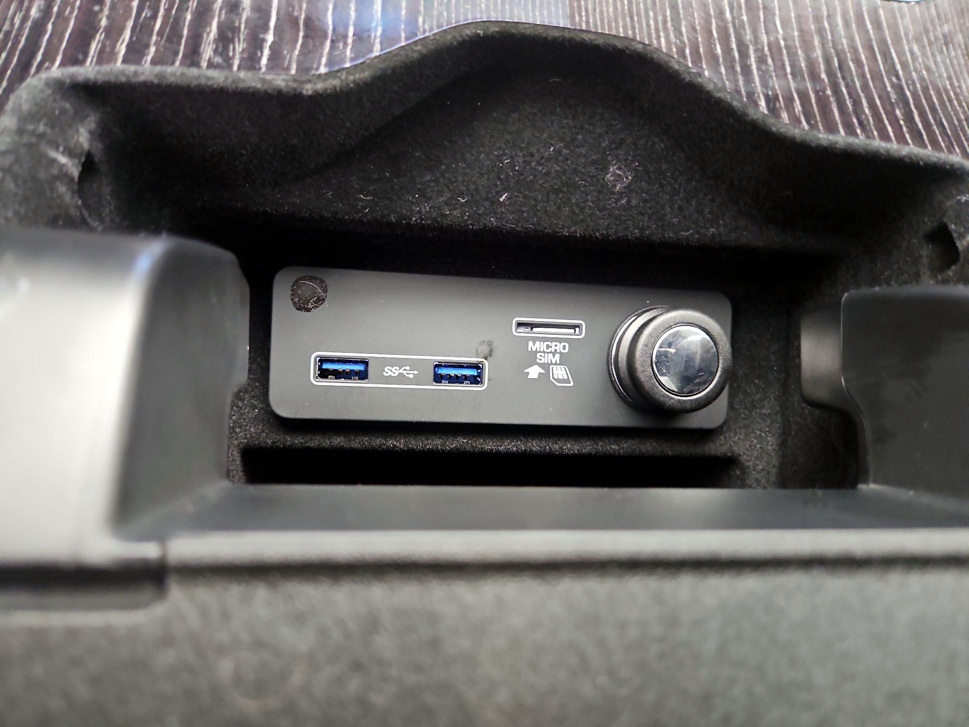 Thumbnail: 2019 Land Rover Range Rover - 19