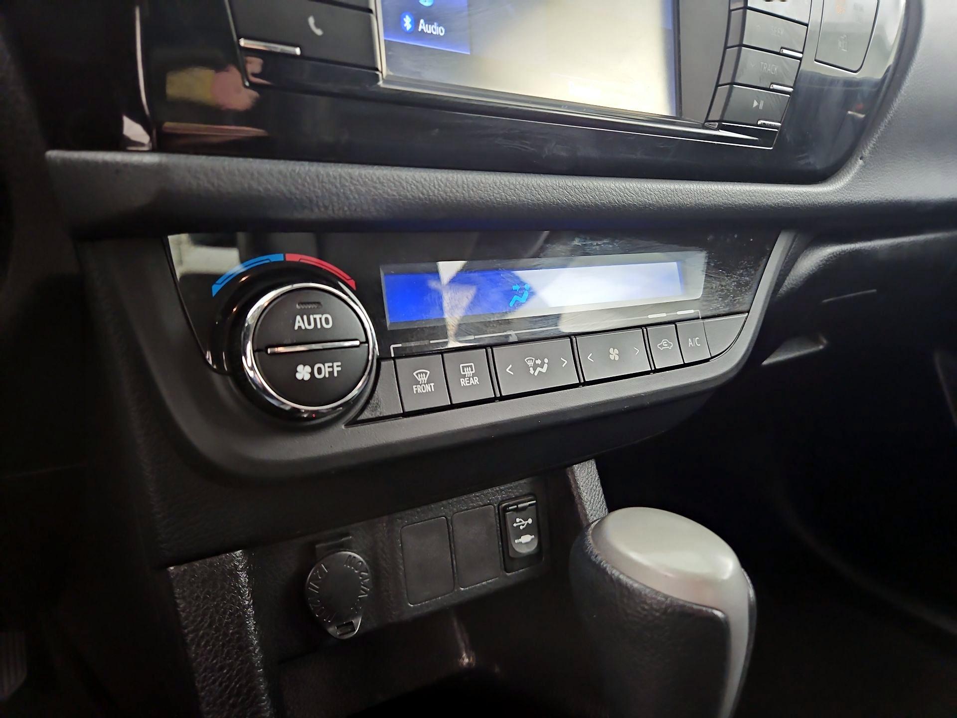 Thumbnail: 2016 Toyota Corolla - 16