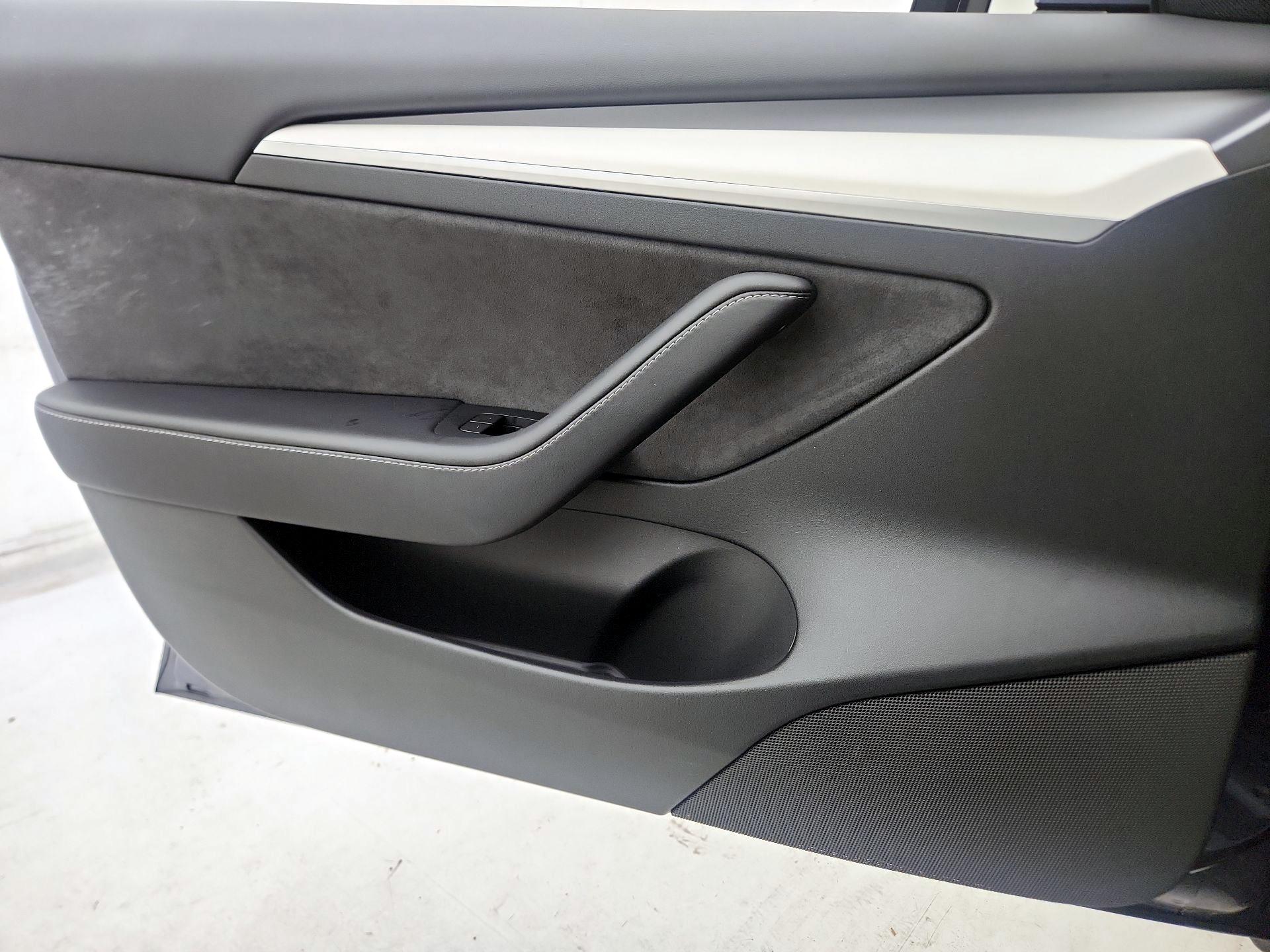 Thumbnail: 2023 Tesla Model 3 - 12