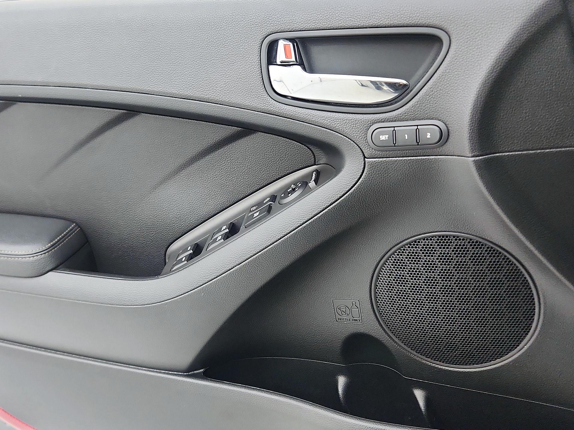 Thumbnail: 2015 Kia Forte - 12