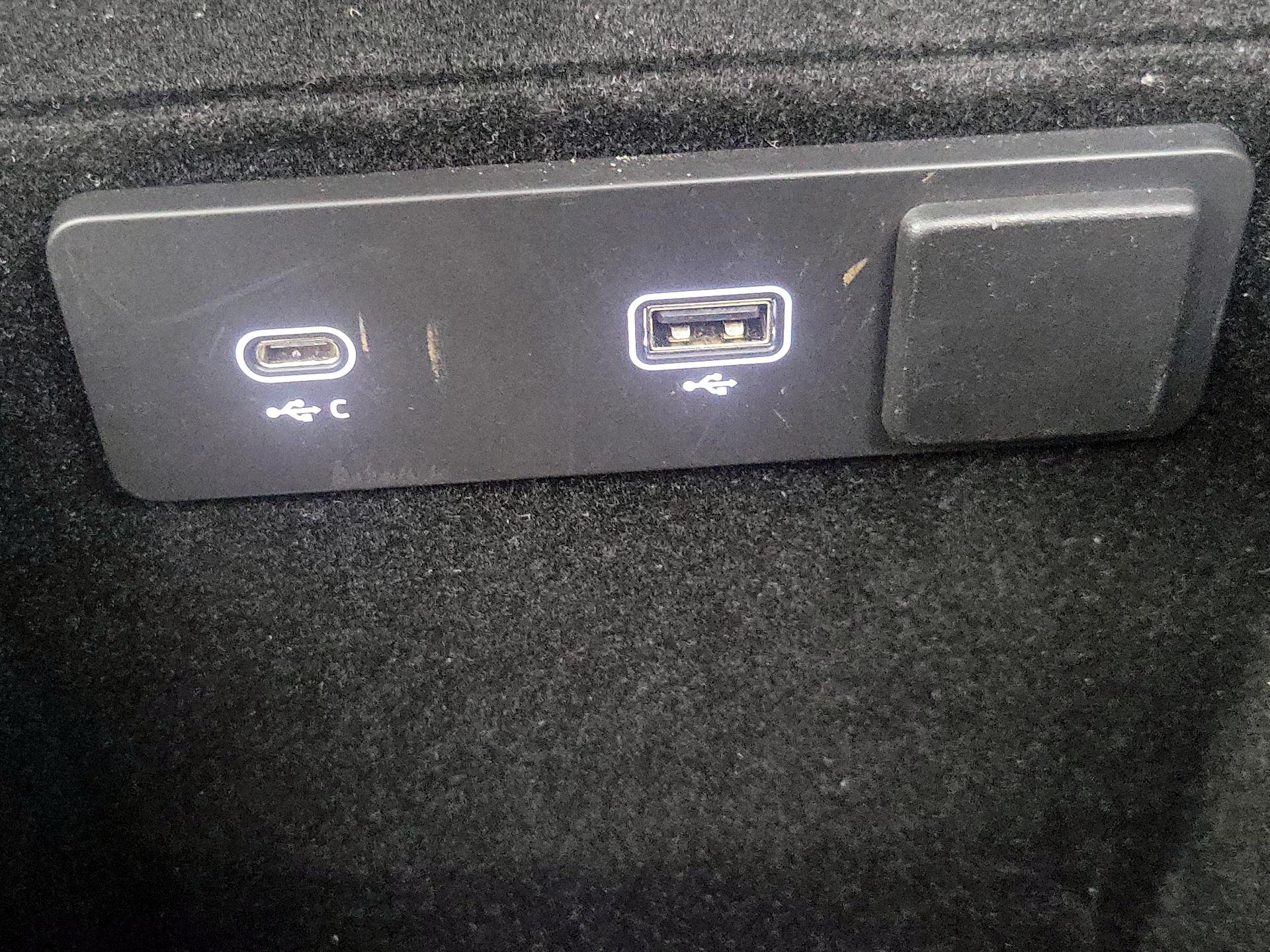 Thumbnail: 2022 Land Rover Range Rover Velar - 19