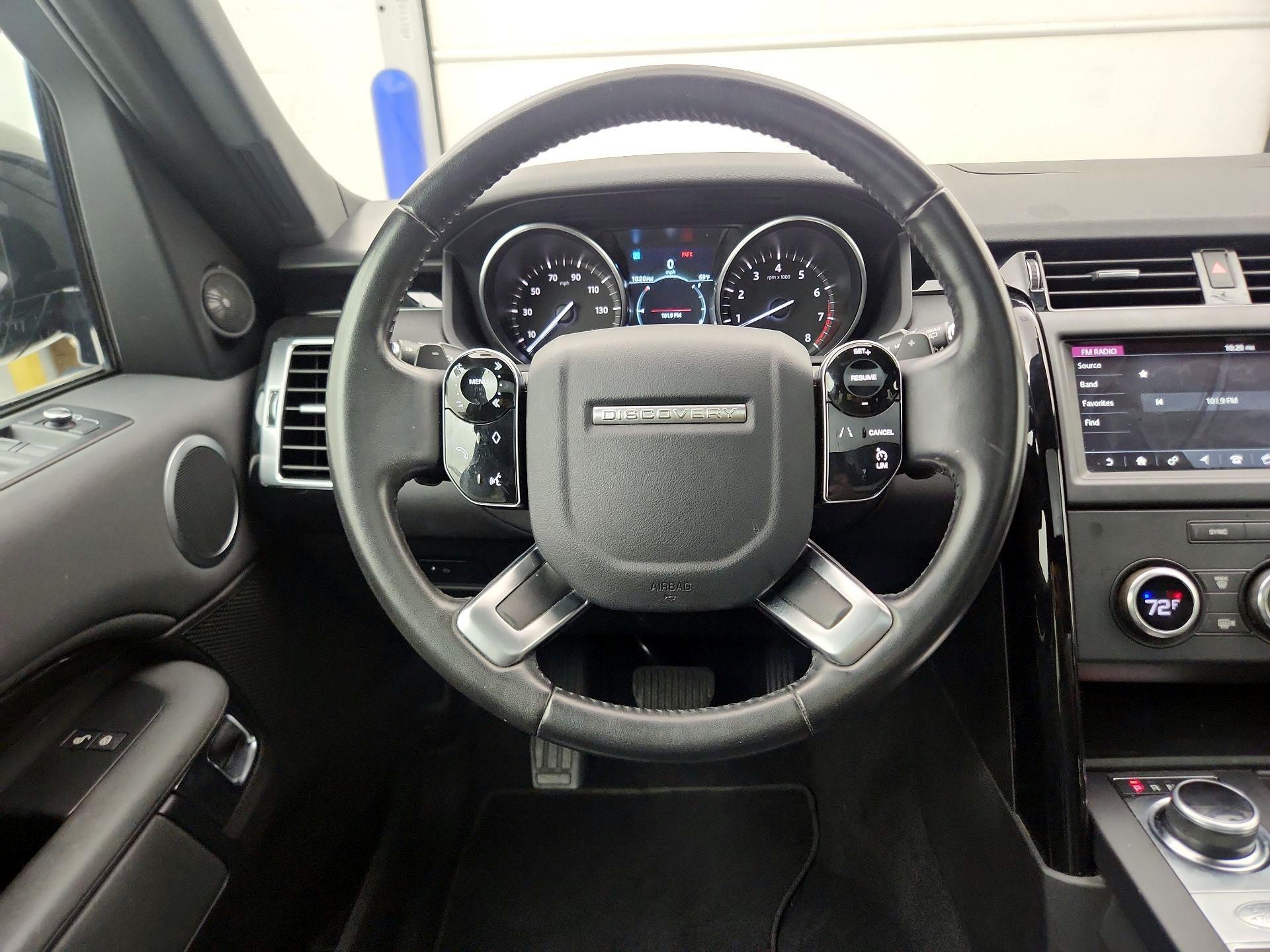 Thumbnail: 2019 Land Rover Discovery - 10