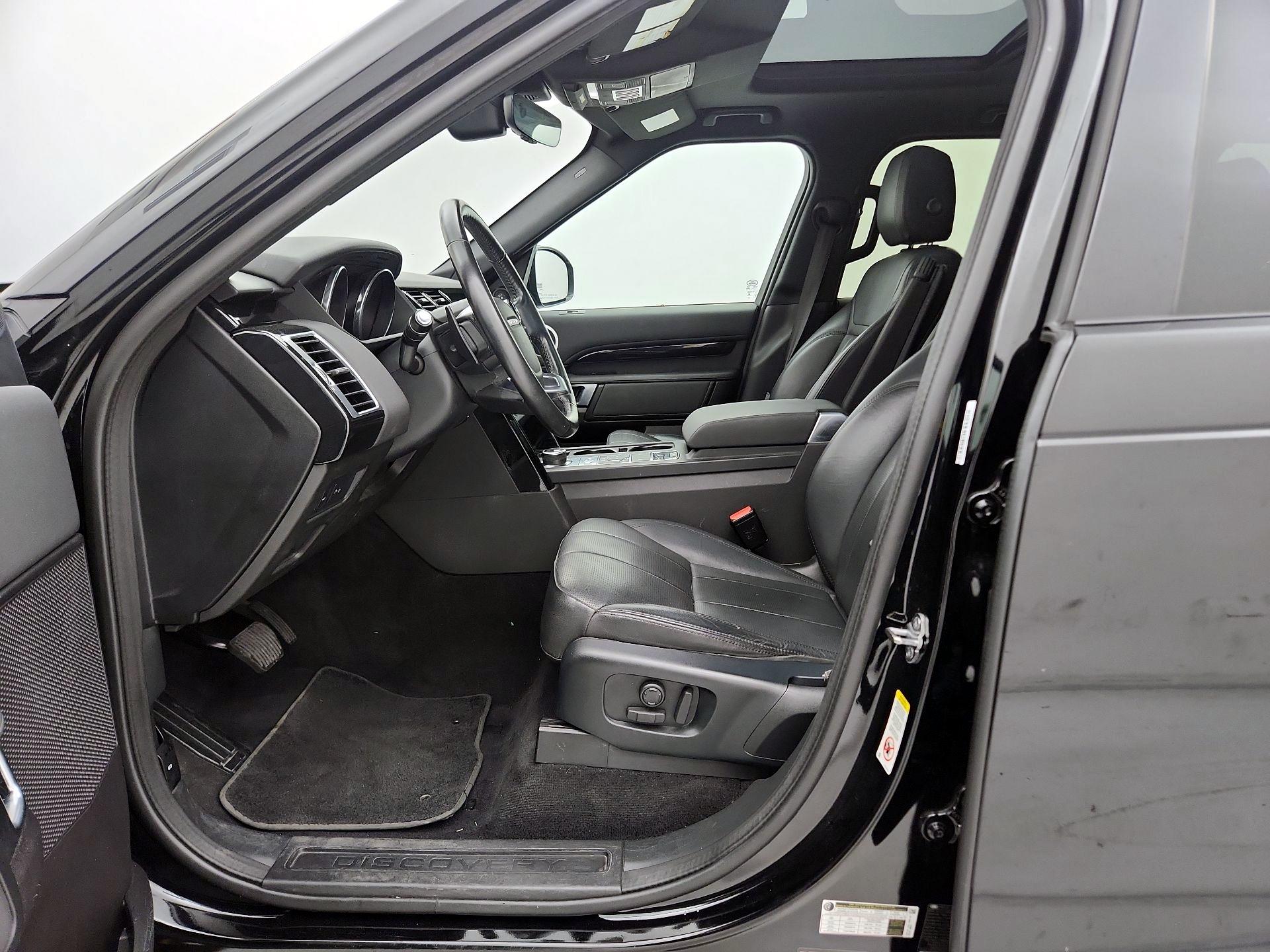 Thumbnail: 2019 Land Rover Discovery - 11