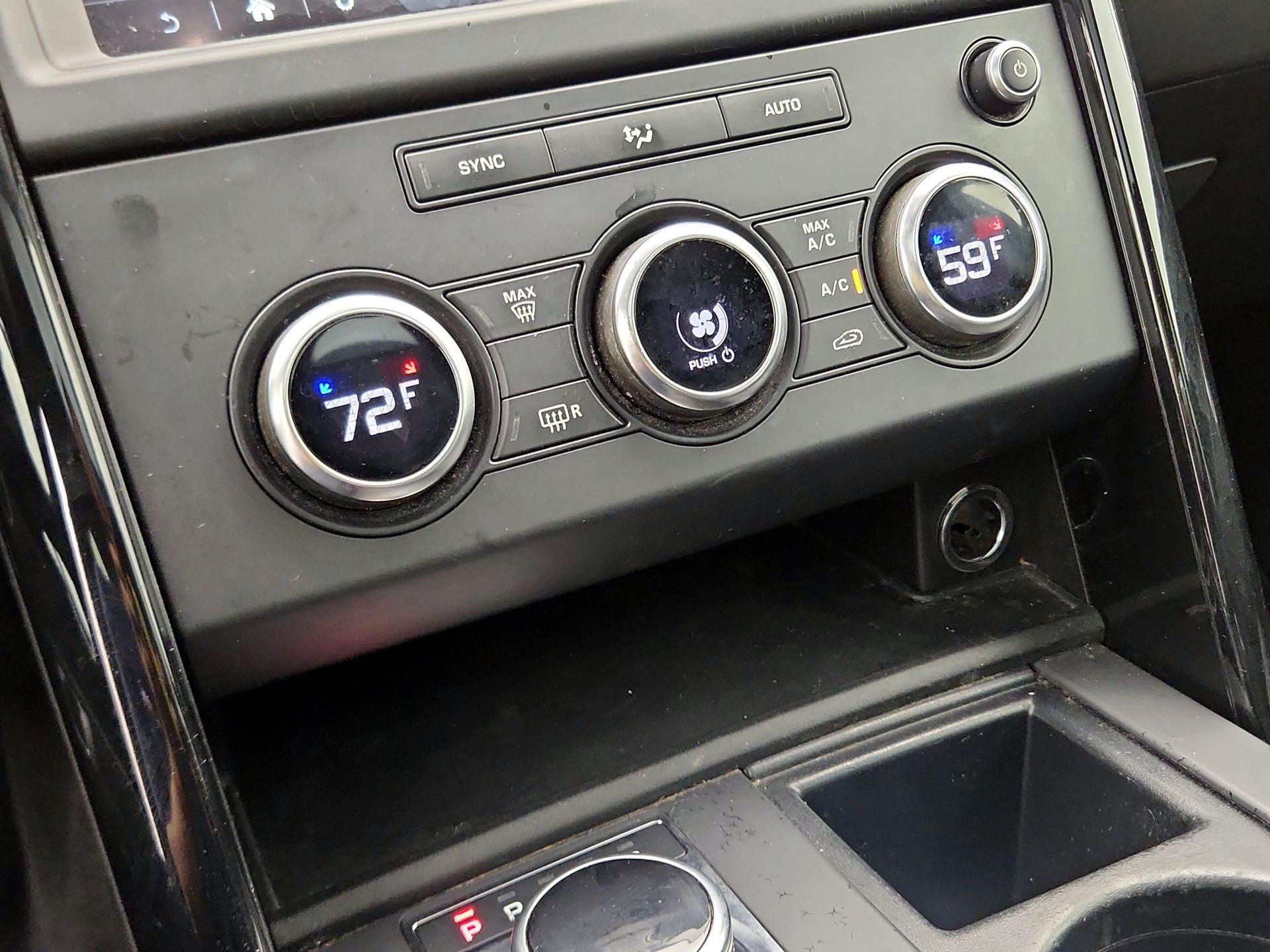 Thumbnail: 2019 Land Rover Discovery - 17