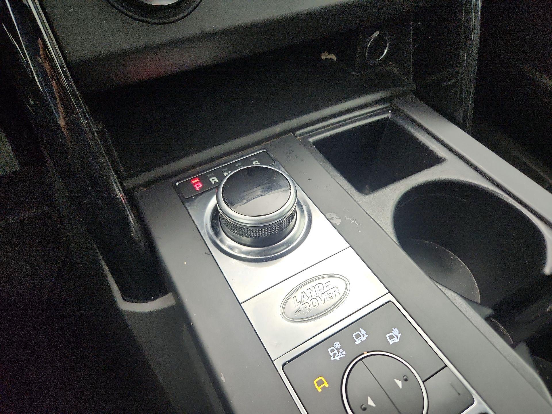 Thumbnail: 2019 Land Rover Discovery - 18