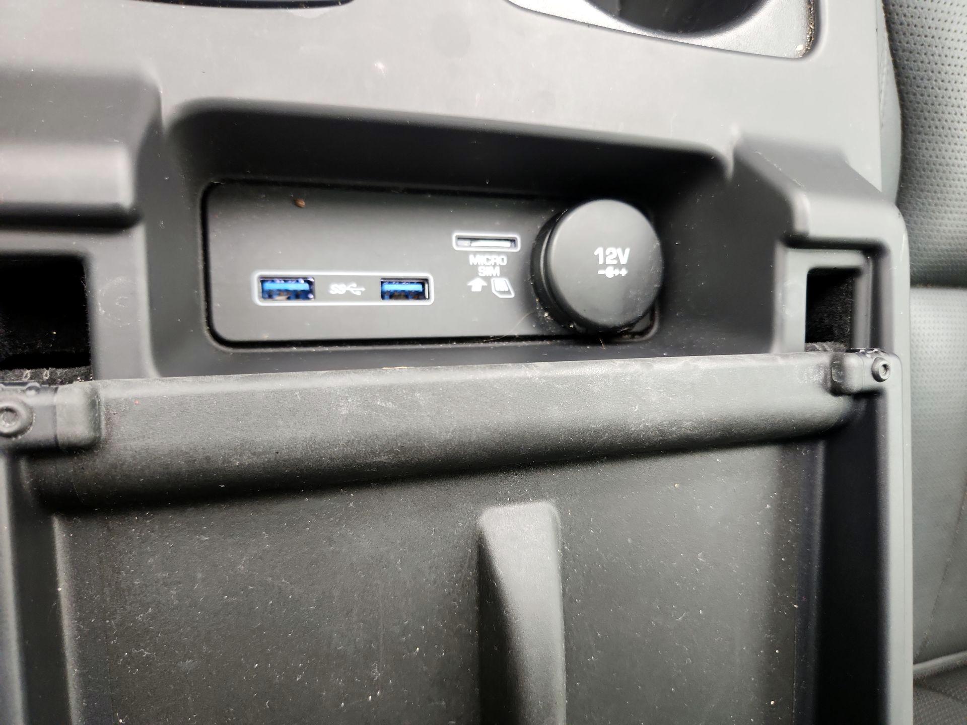 Thumbnail: 2019 Land Rover Discovery - 19