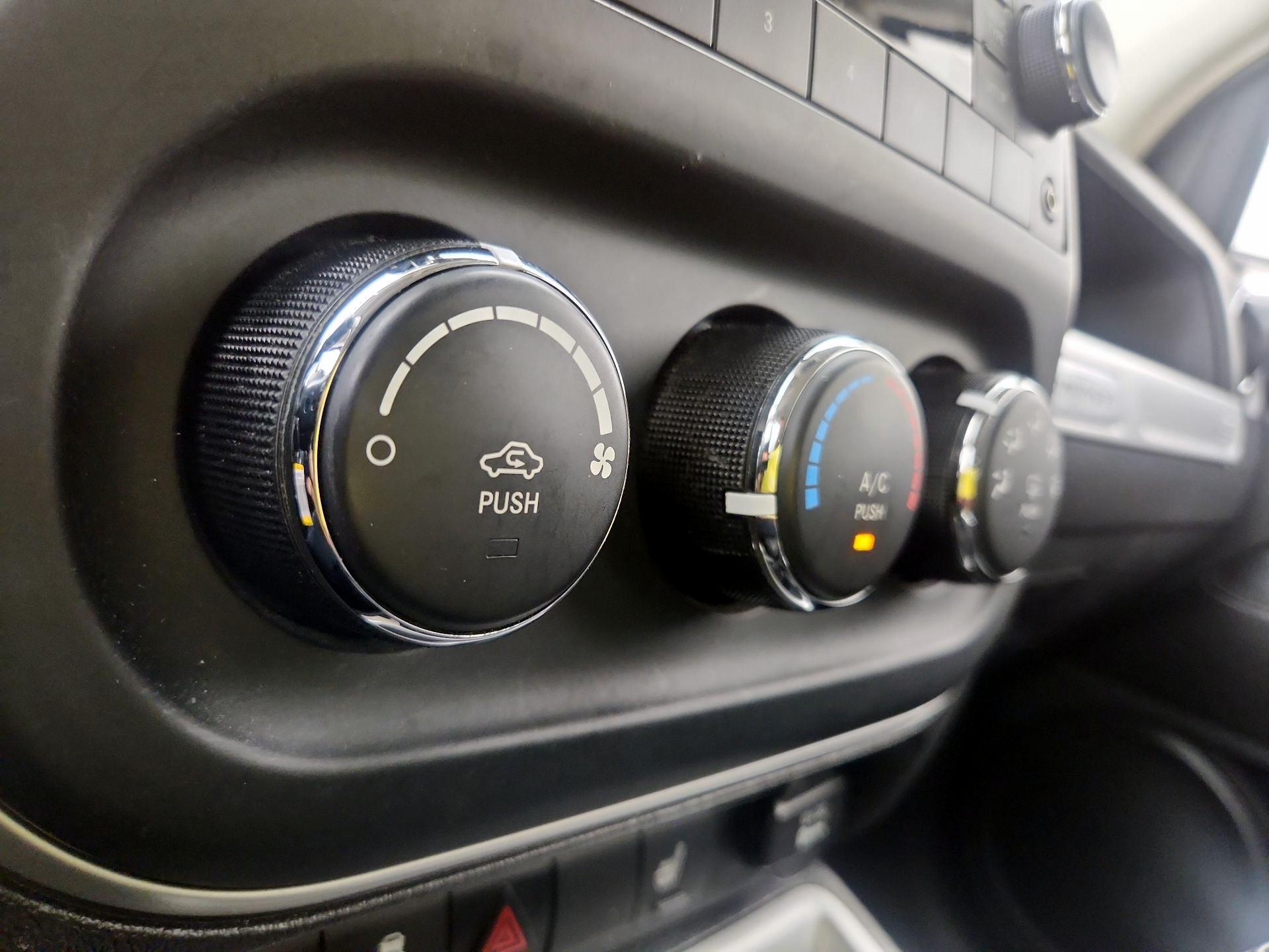 Thumbnail: 2016 Jeep Compass - 14