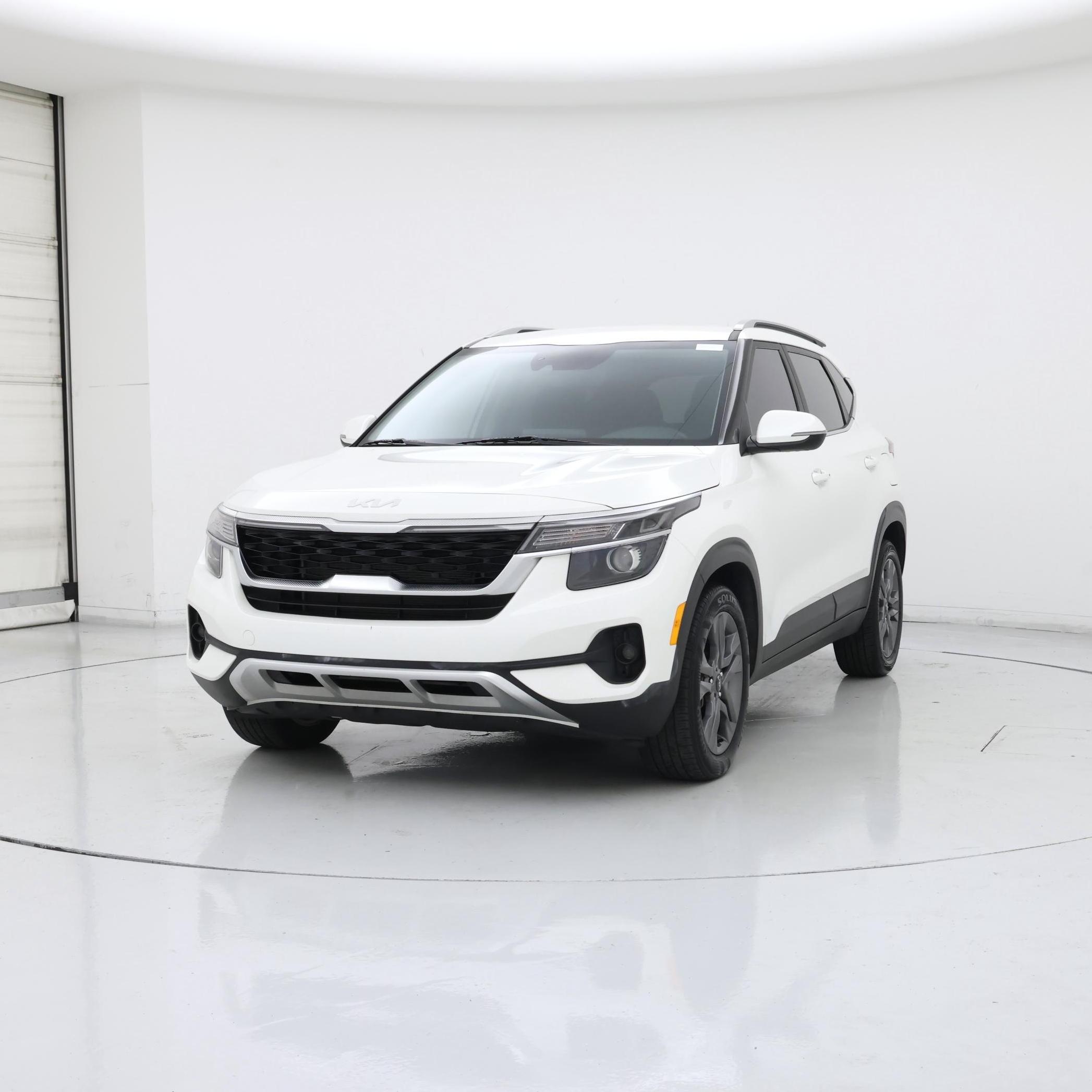 Thumbnail: 2023 Kia Seltos - 4