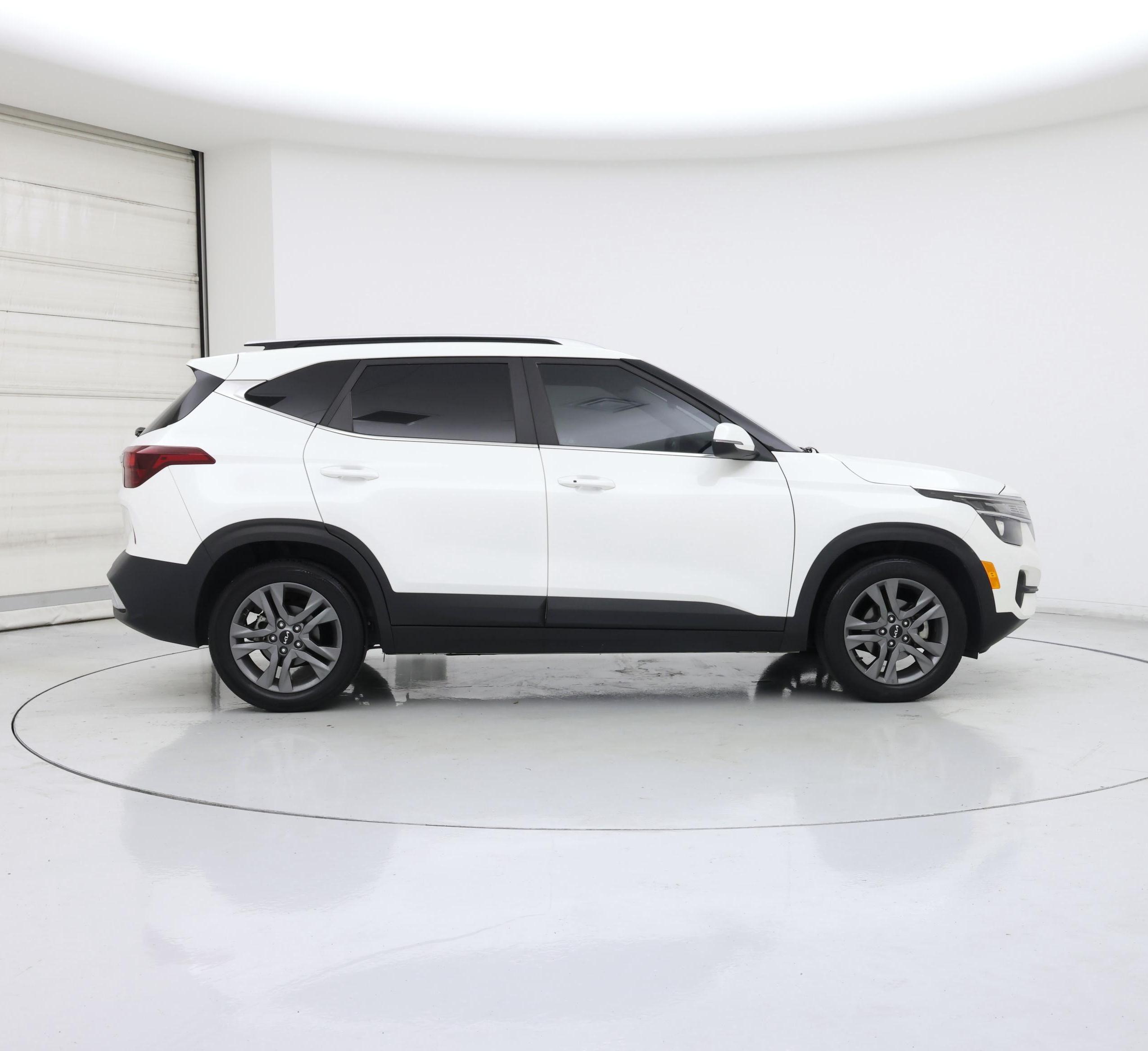 Thumbnail: 2023 Kia Seltos - 7