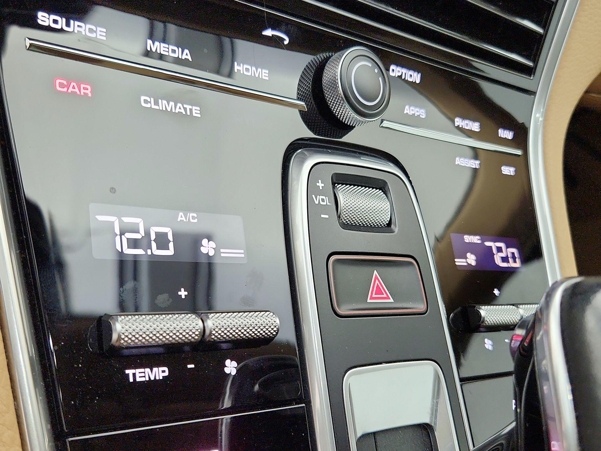 Thumbnail: 2020 Porsche Panamera - 17