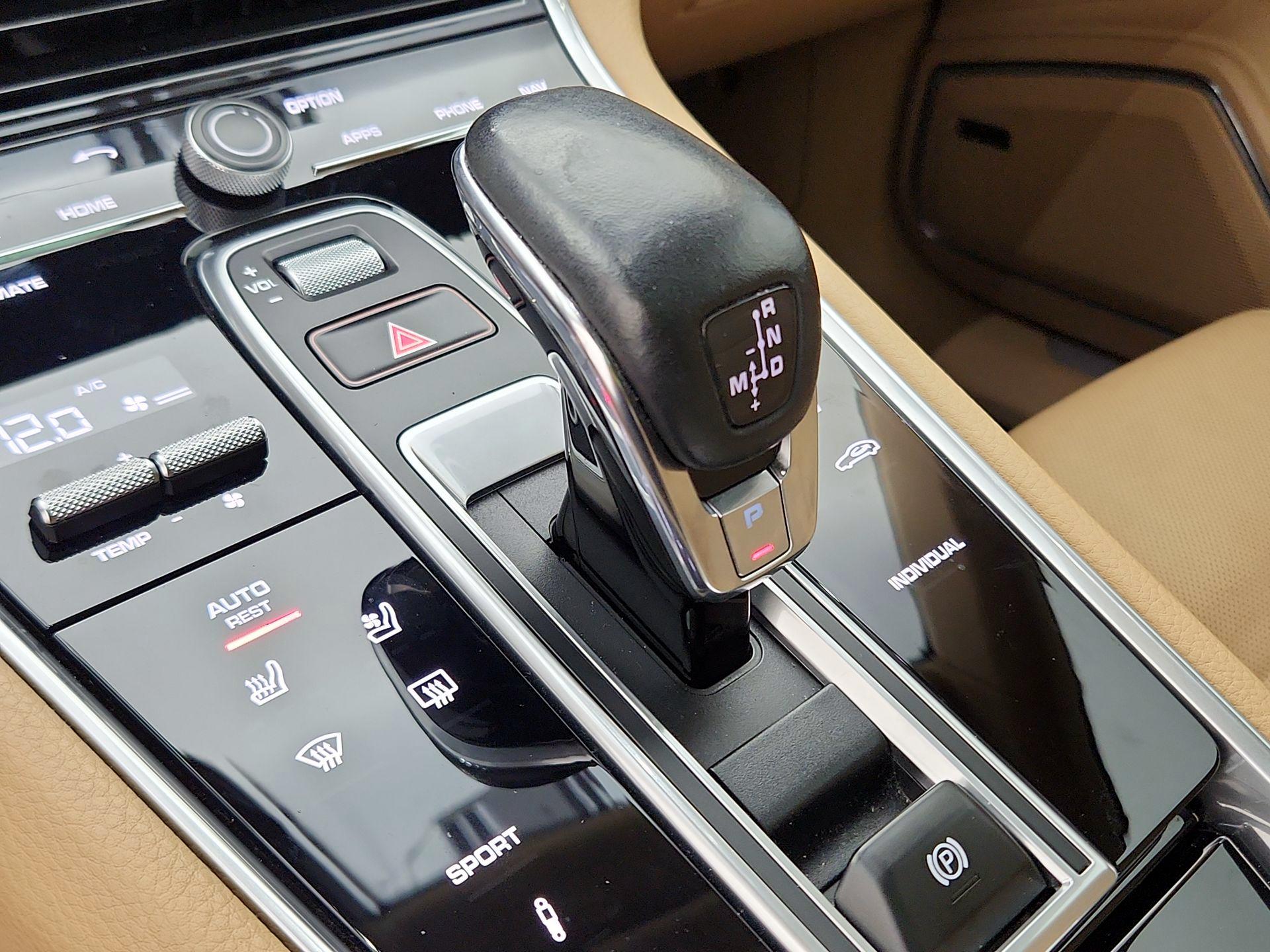 Thumbnail: 2020 Porsche Panamera - 18