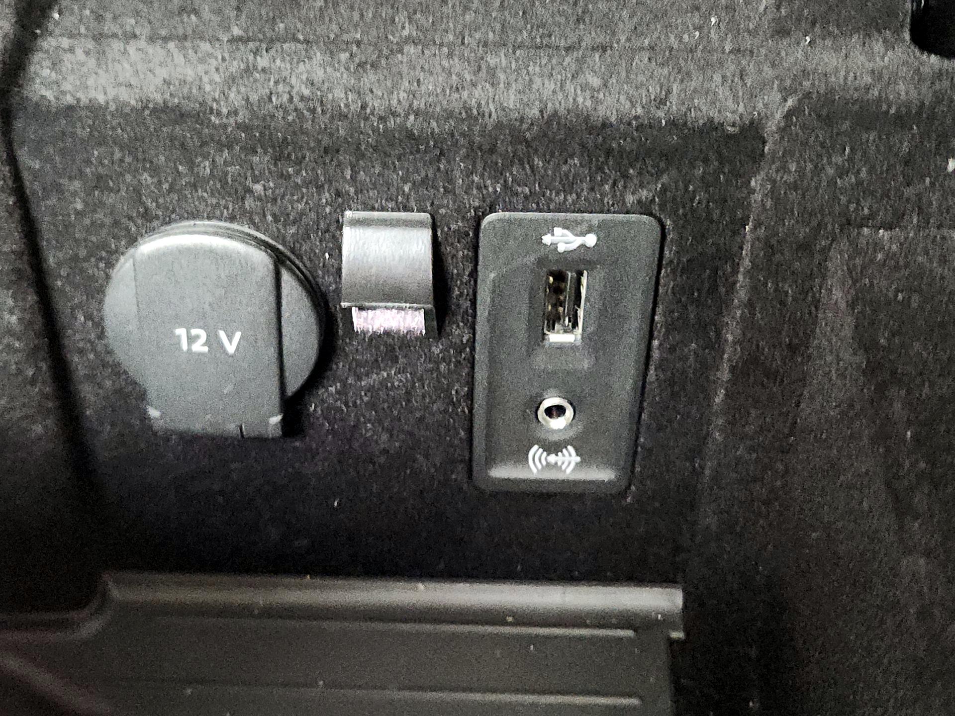 Thumbnail: 2020 Porsche Panamera - 19