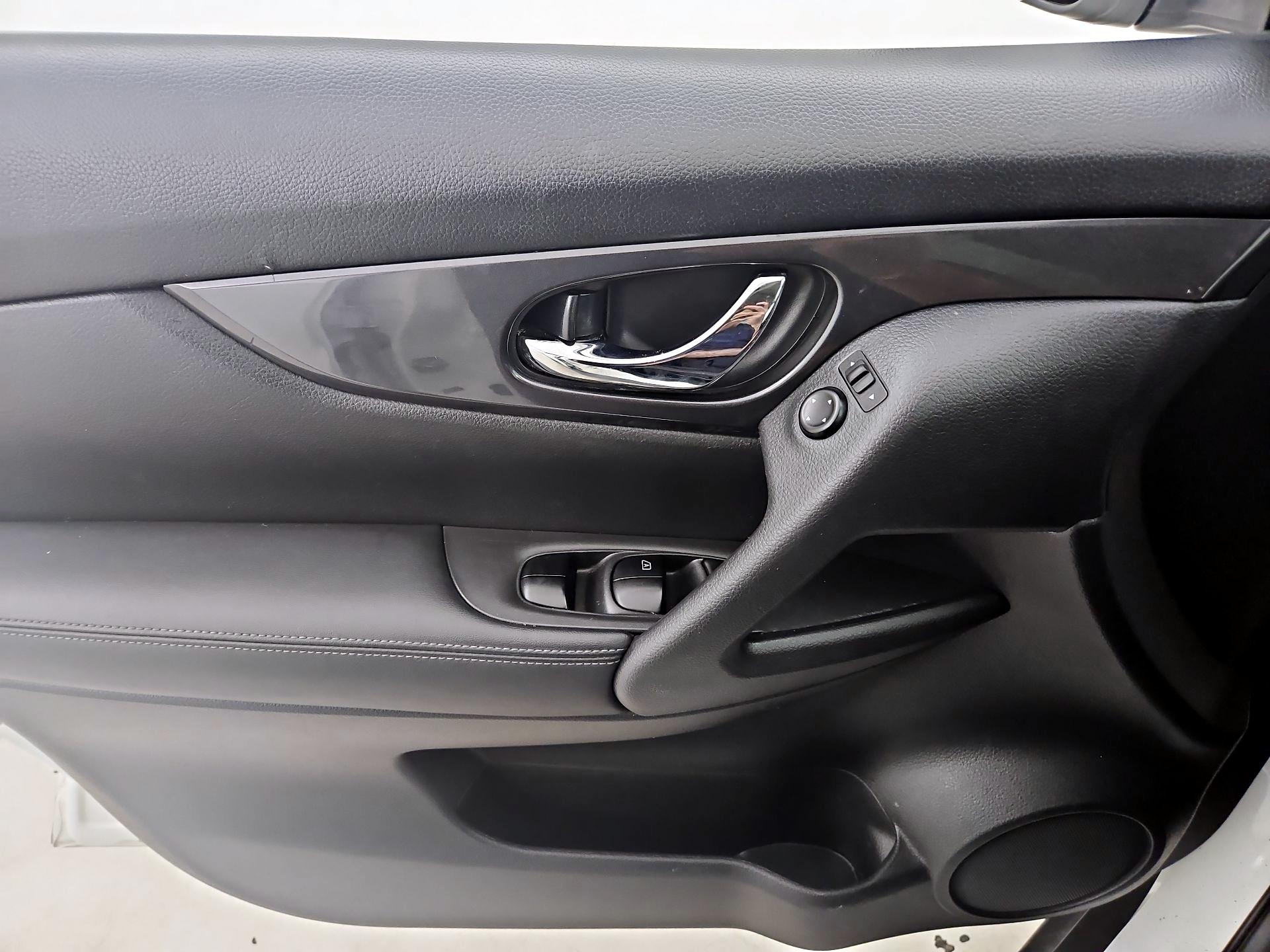 Thumbnail: 2019 Nissan Rogue - 12