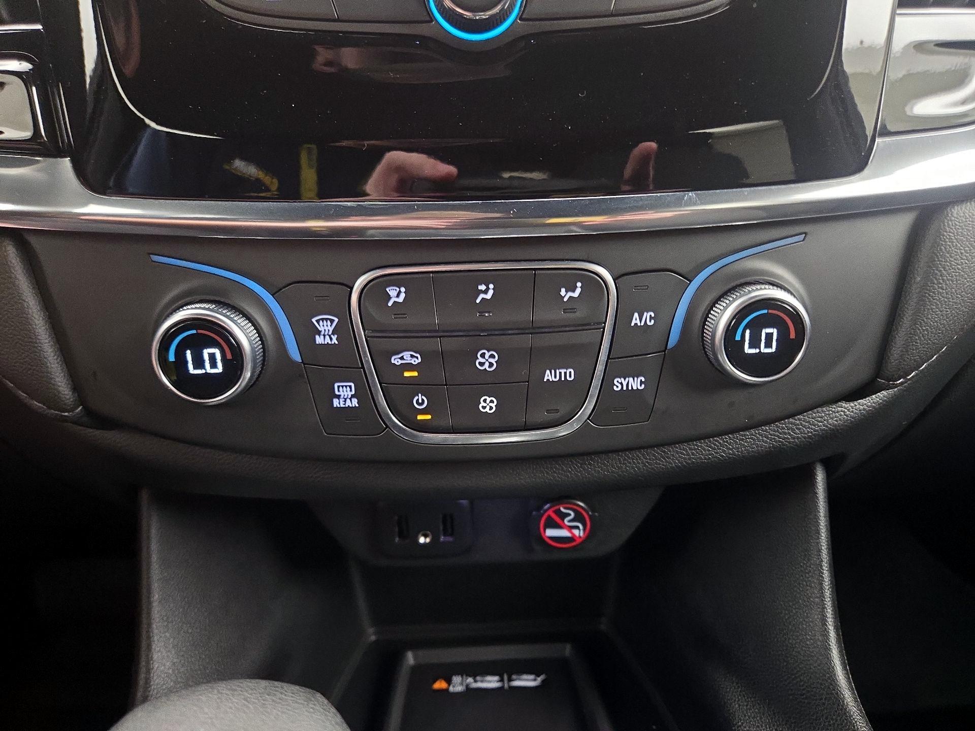 Thumbnail: 2023 Chevrolet Traverse - 16