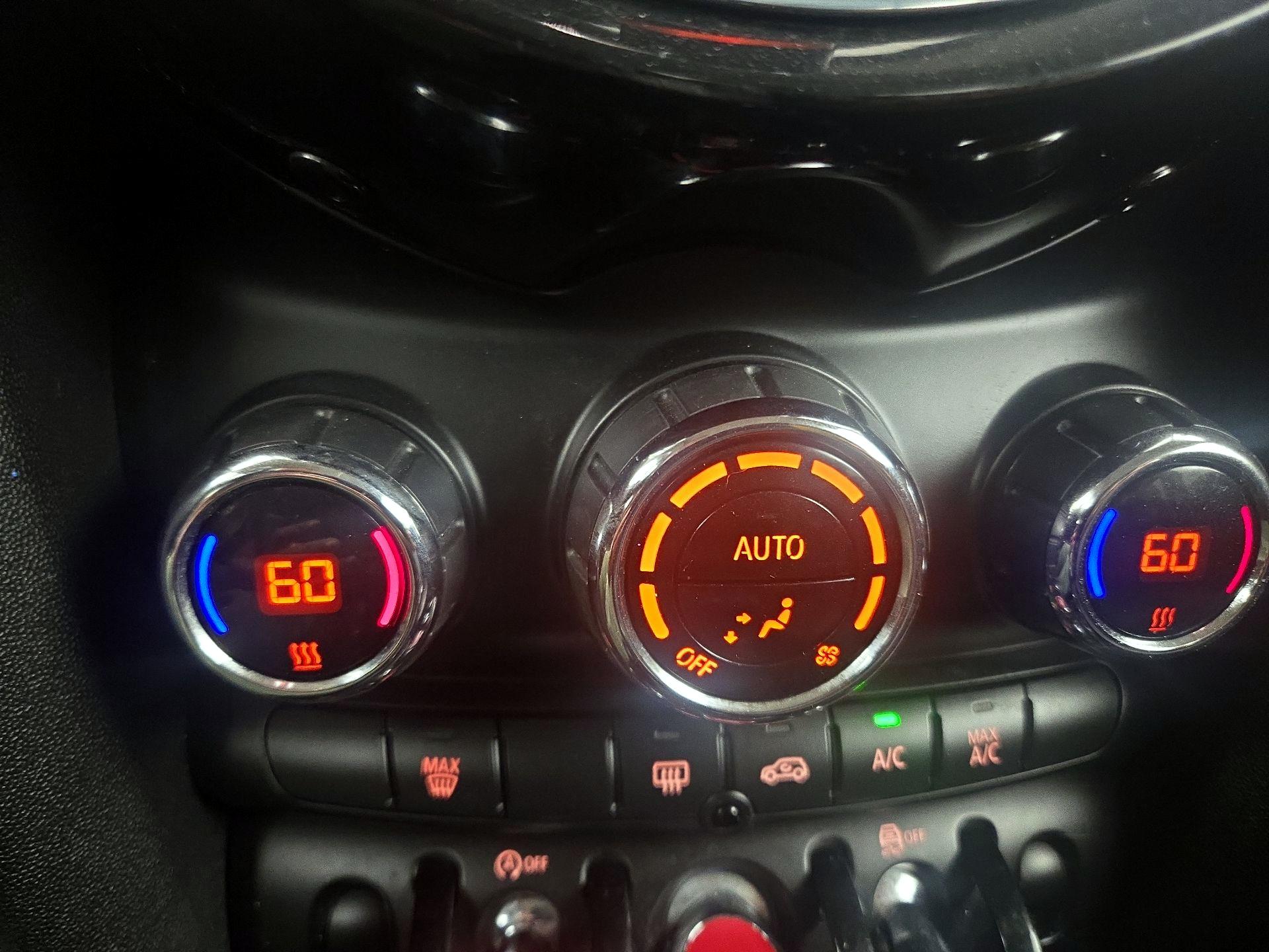 Thumbnail: 2018 MINI Cooper Hardtop - 16