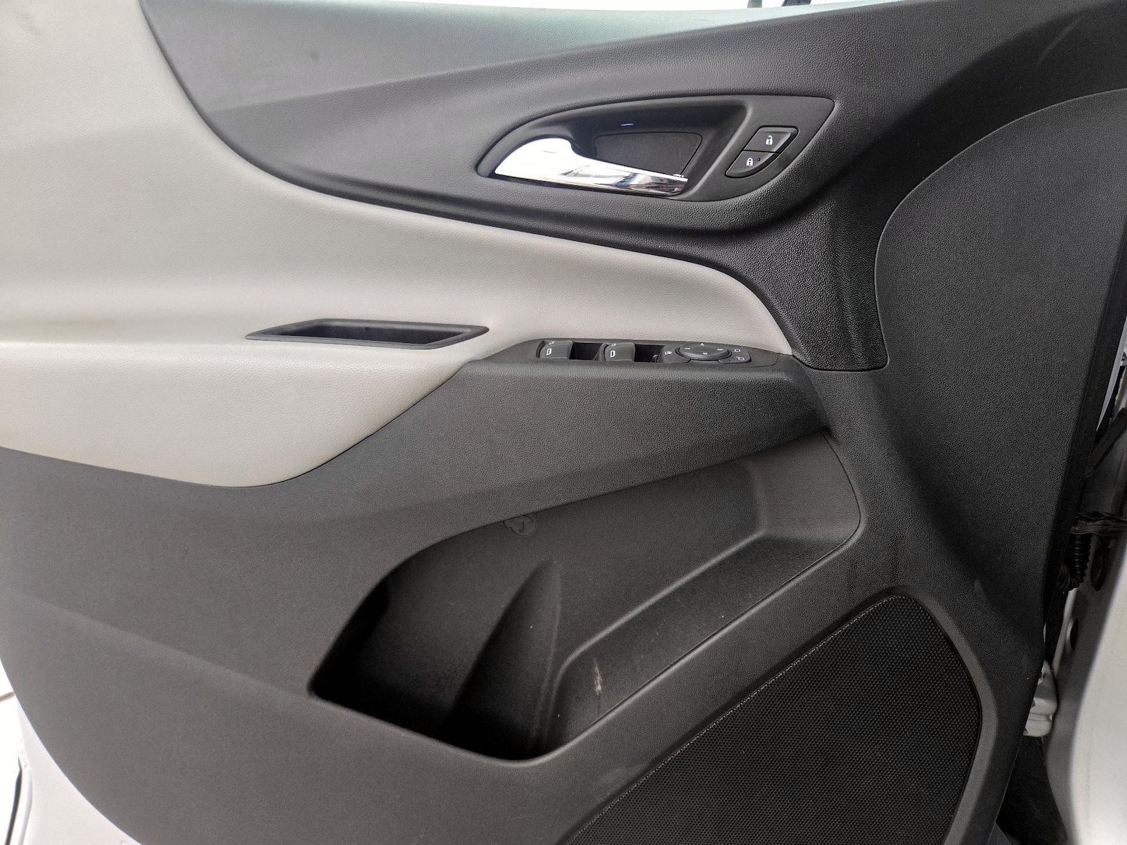 2019 Chevrolet Equinox LS - Photo 13