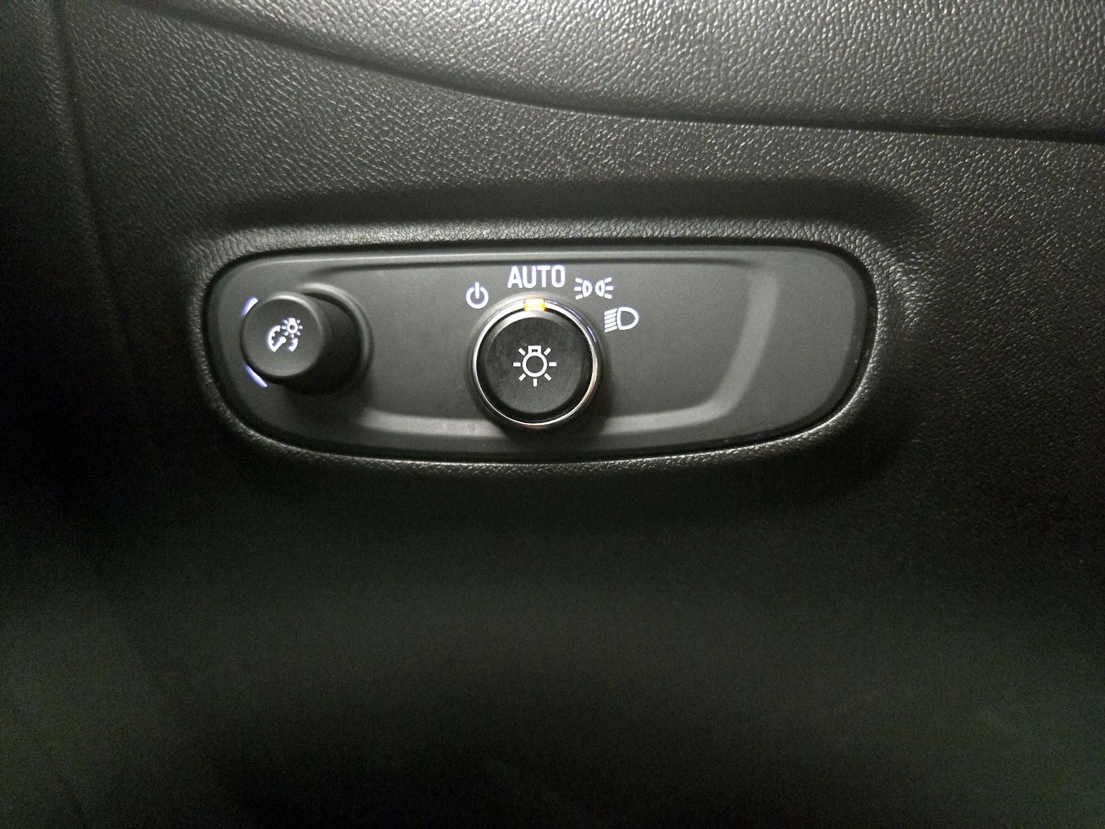 2019 Chevrolet Equinox LS - Photo 14