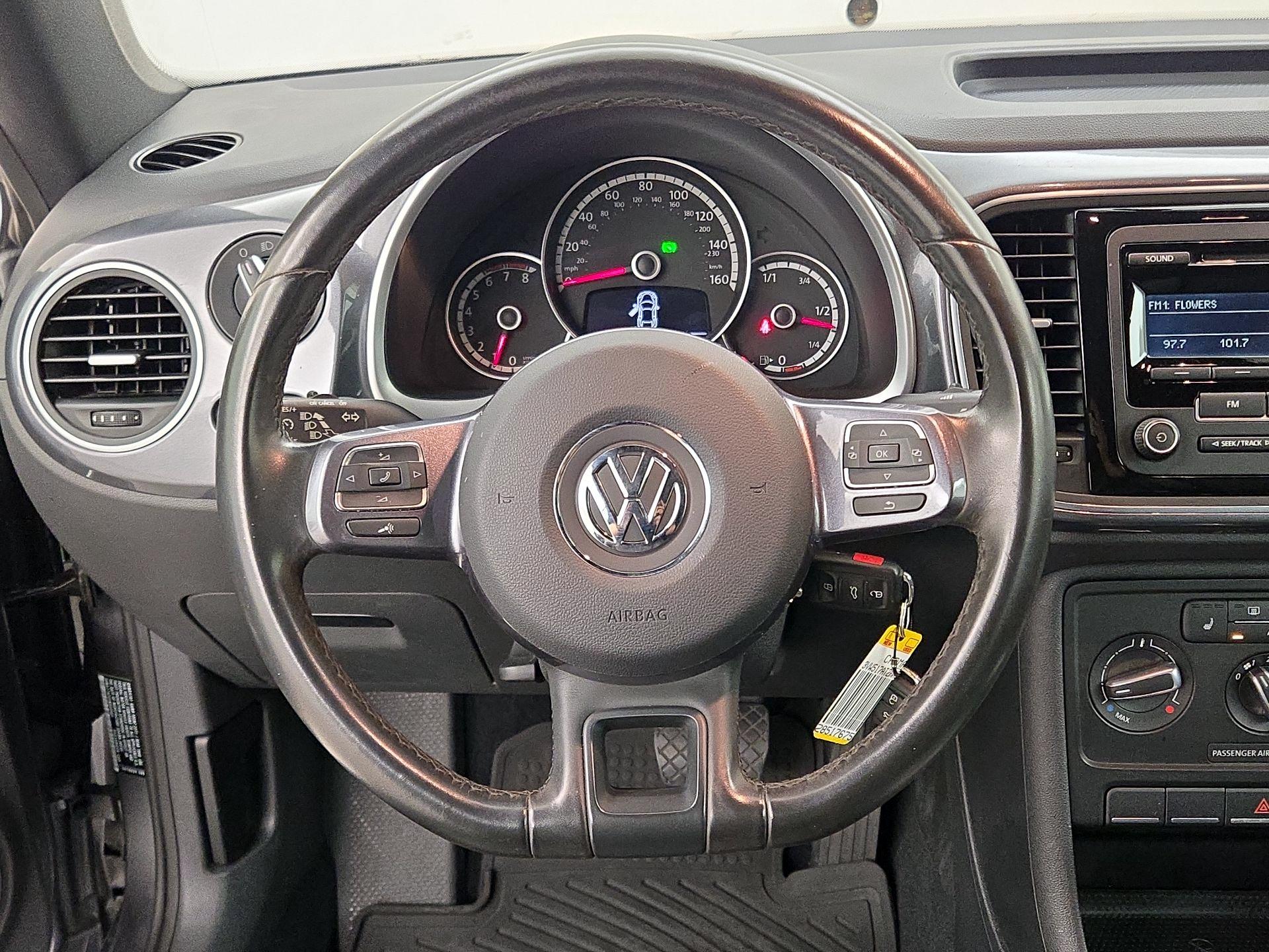 Thumbnail: 2015 Volkswagen Beetle - 10