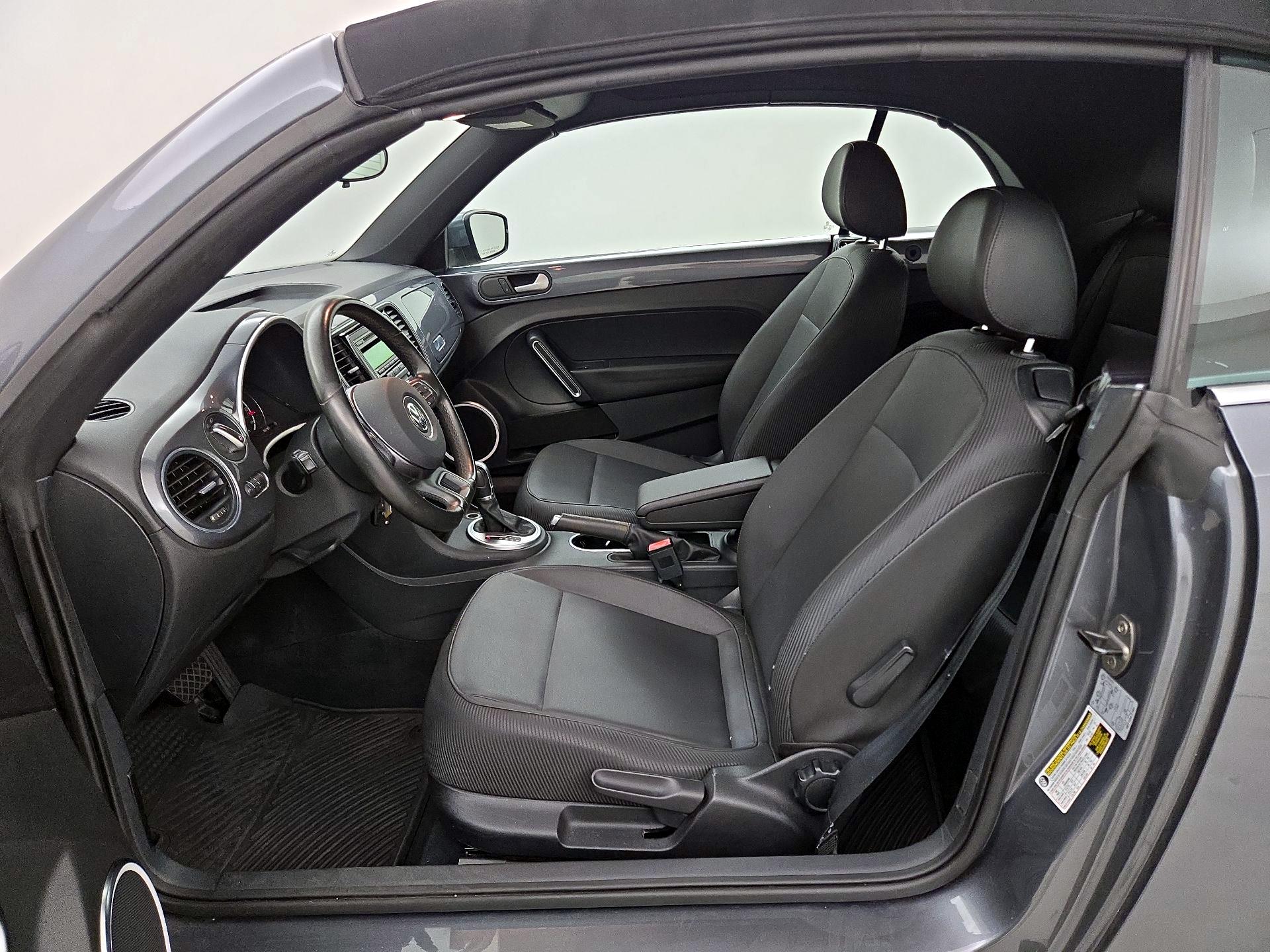 Thumbnail: 2015 Volkswagen Beetle - 11