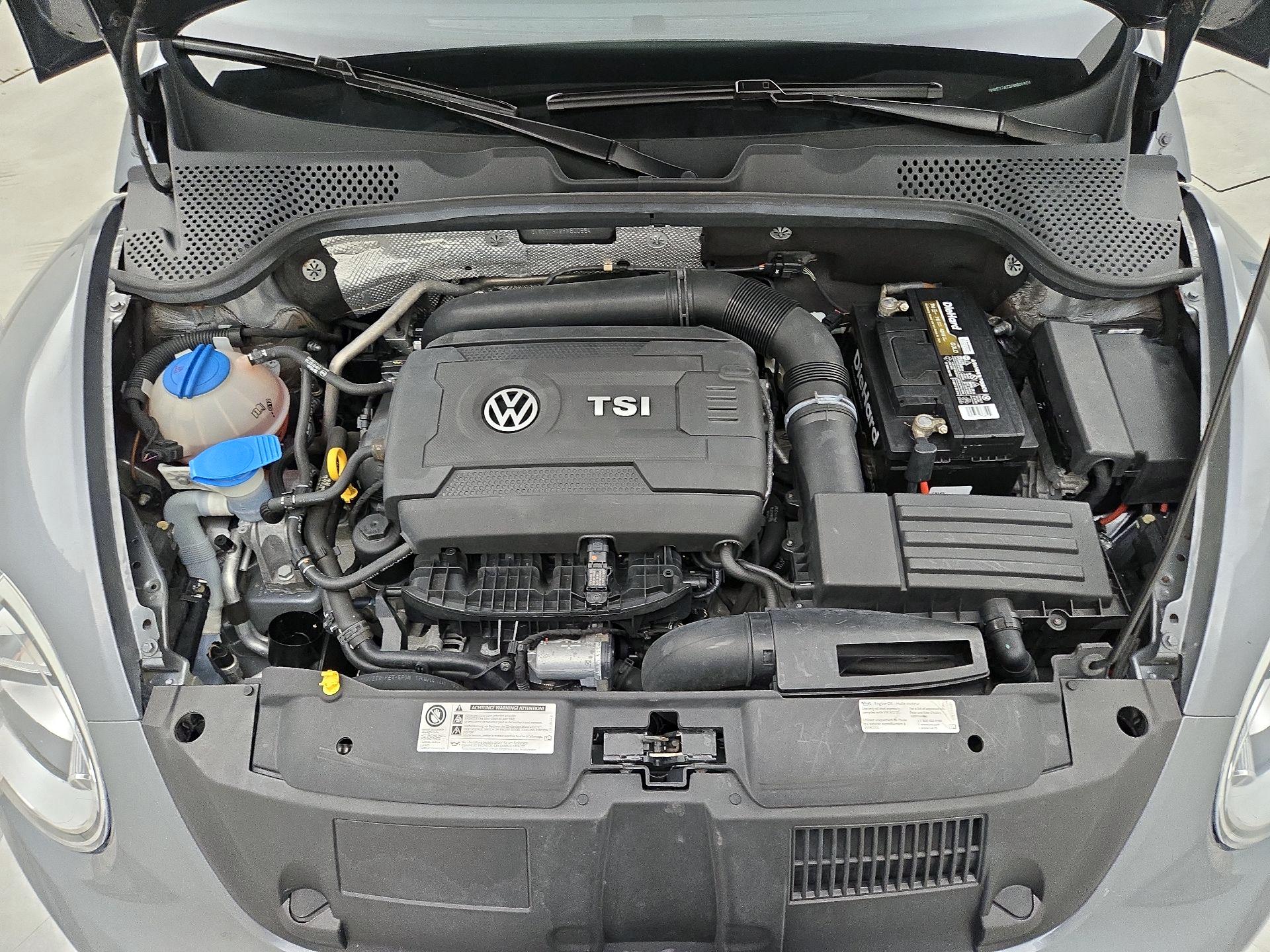 Thumbnail: 2015 Volkswagen Beetle - 20