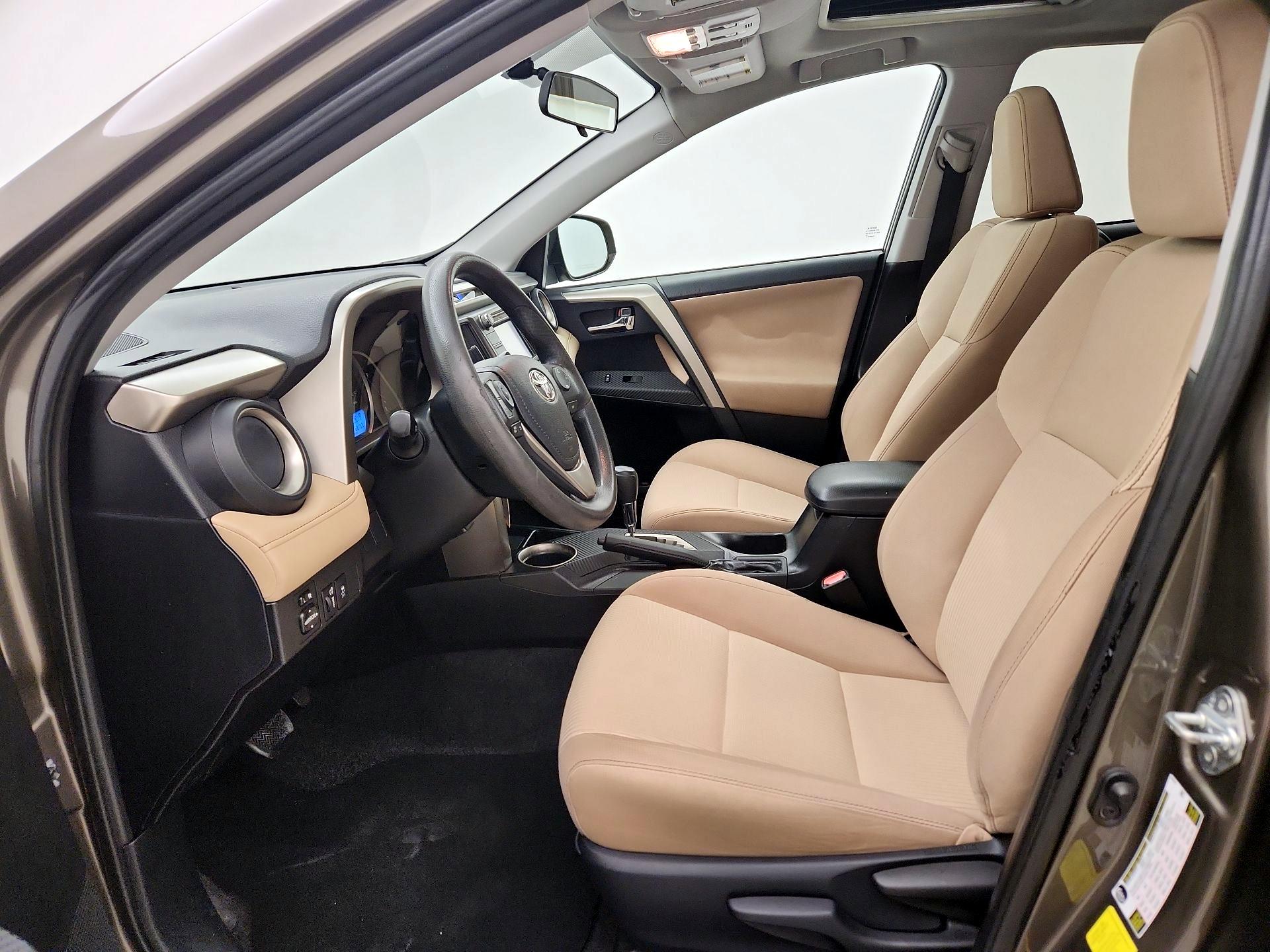Thumbnail: 2015 Toyota RAV4 - 11