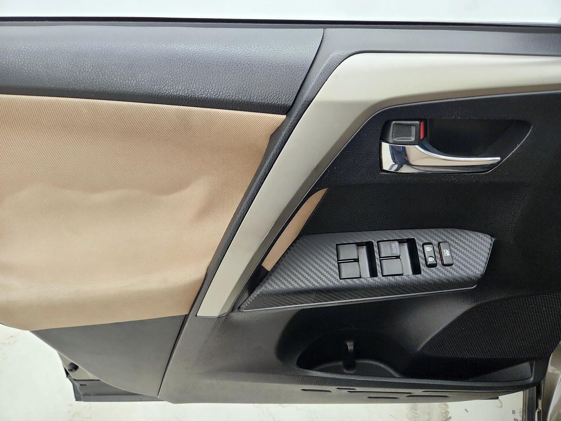 Thumbnail: 2015 Toyota RAV4 - 12