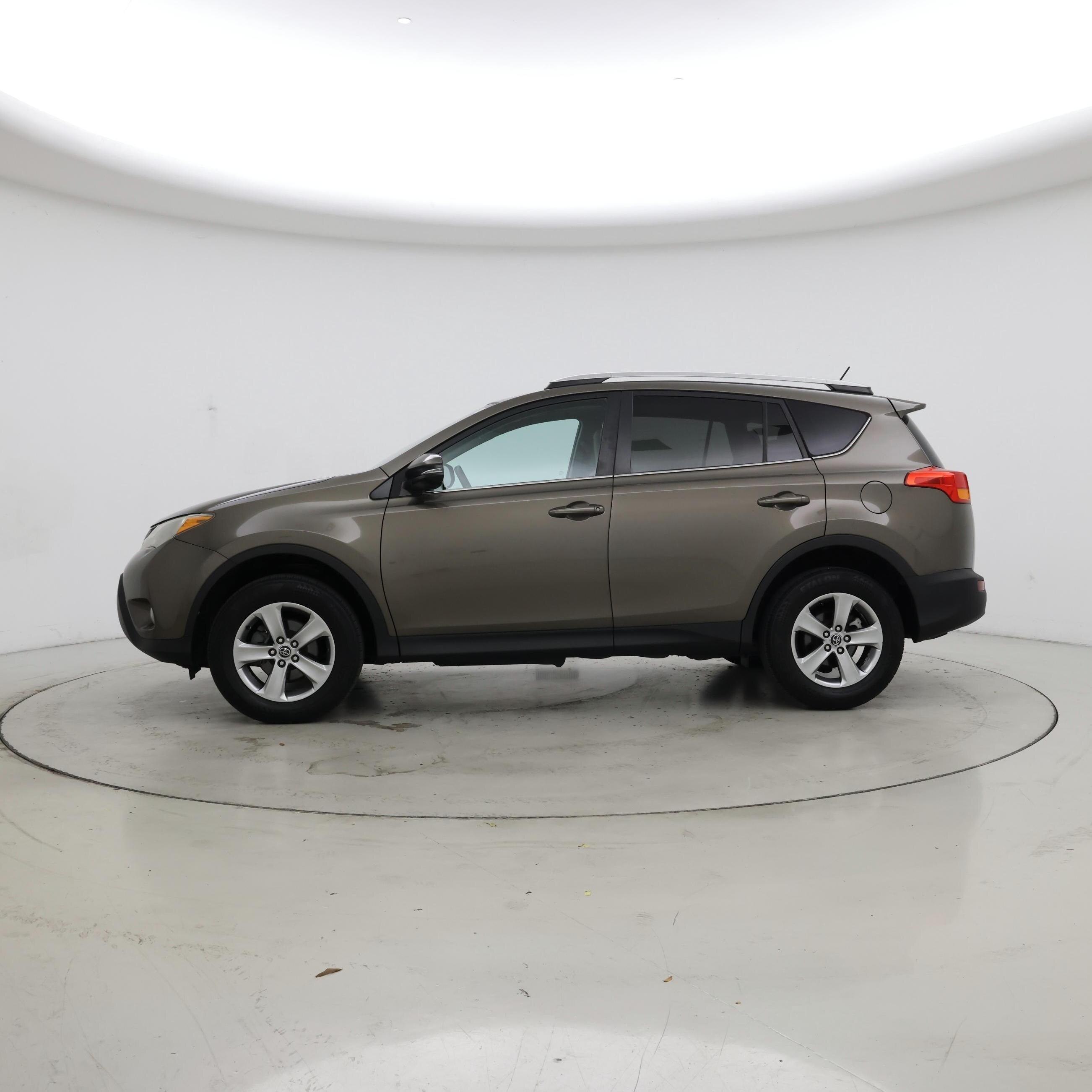 Thumbnail: 2015 Toyota RAV4 - 3