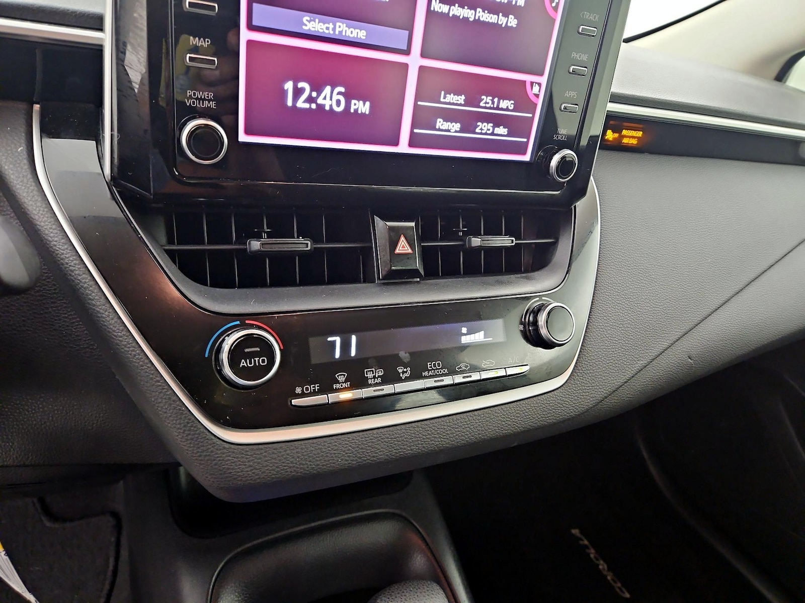 2020 Toyota Corolla LE - Photo 17