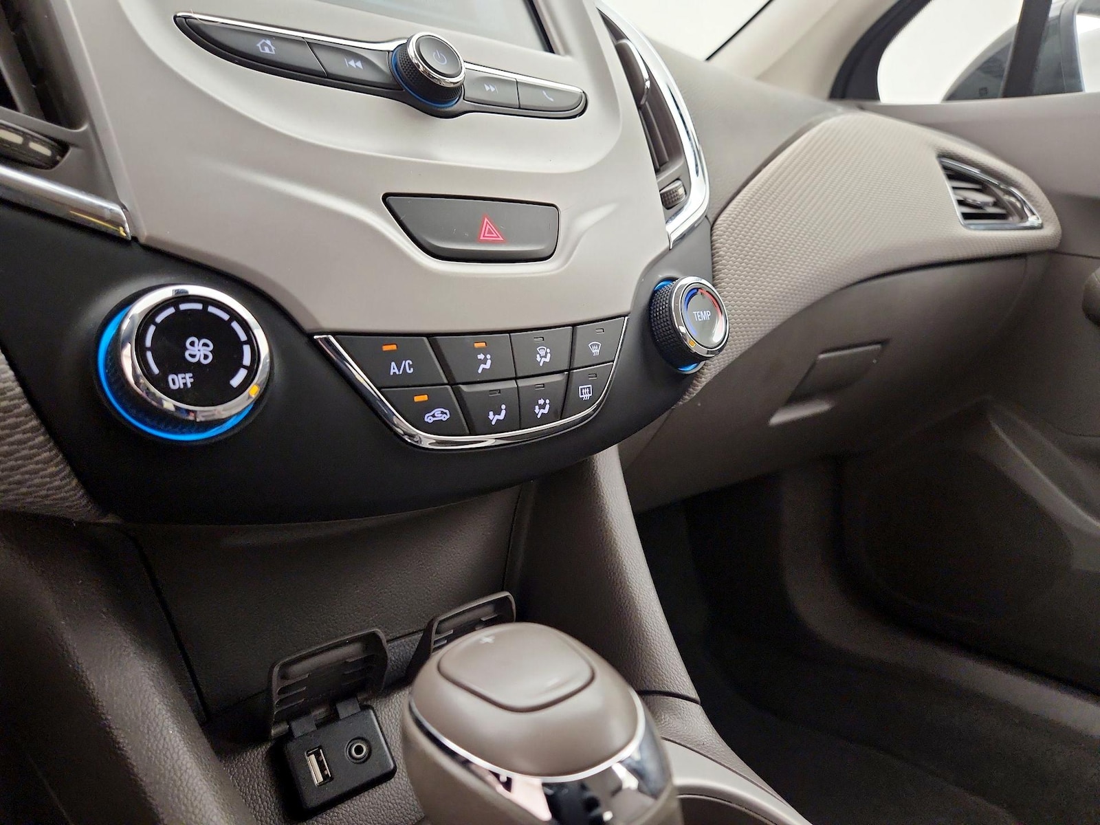 2016 Chevrolet Cruze LS - Photo 18