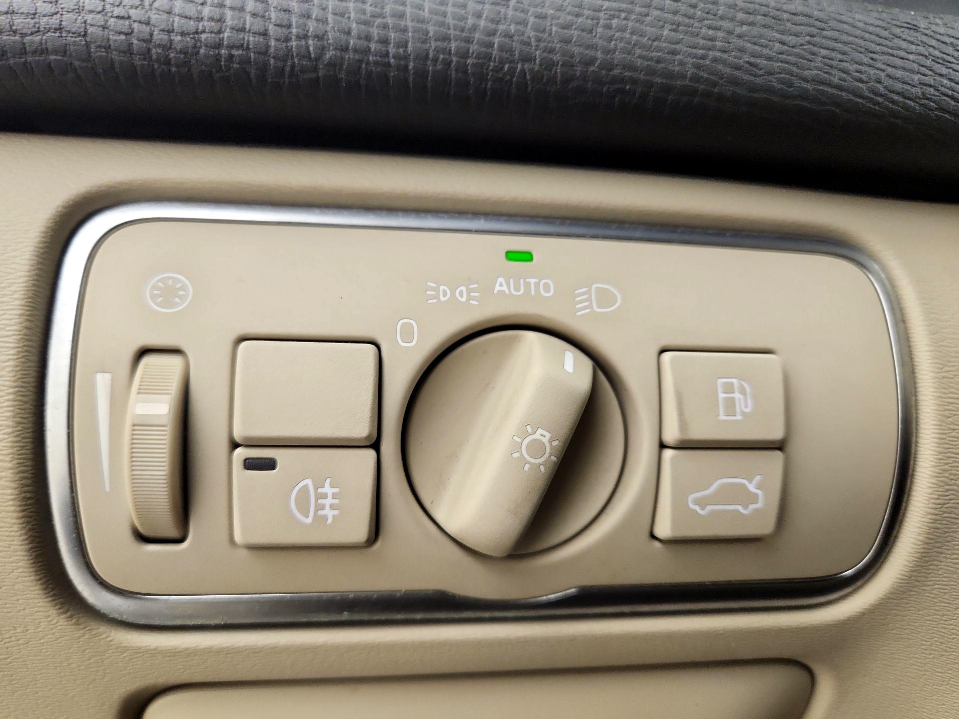 Thumbnail: 2015 Volvo XC60 - 13