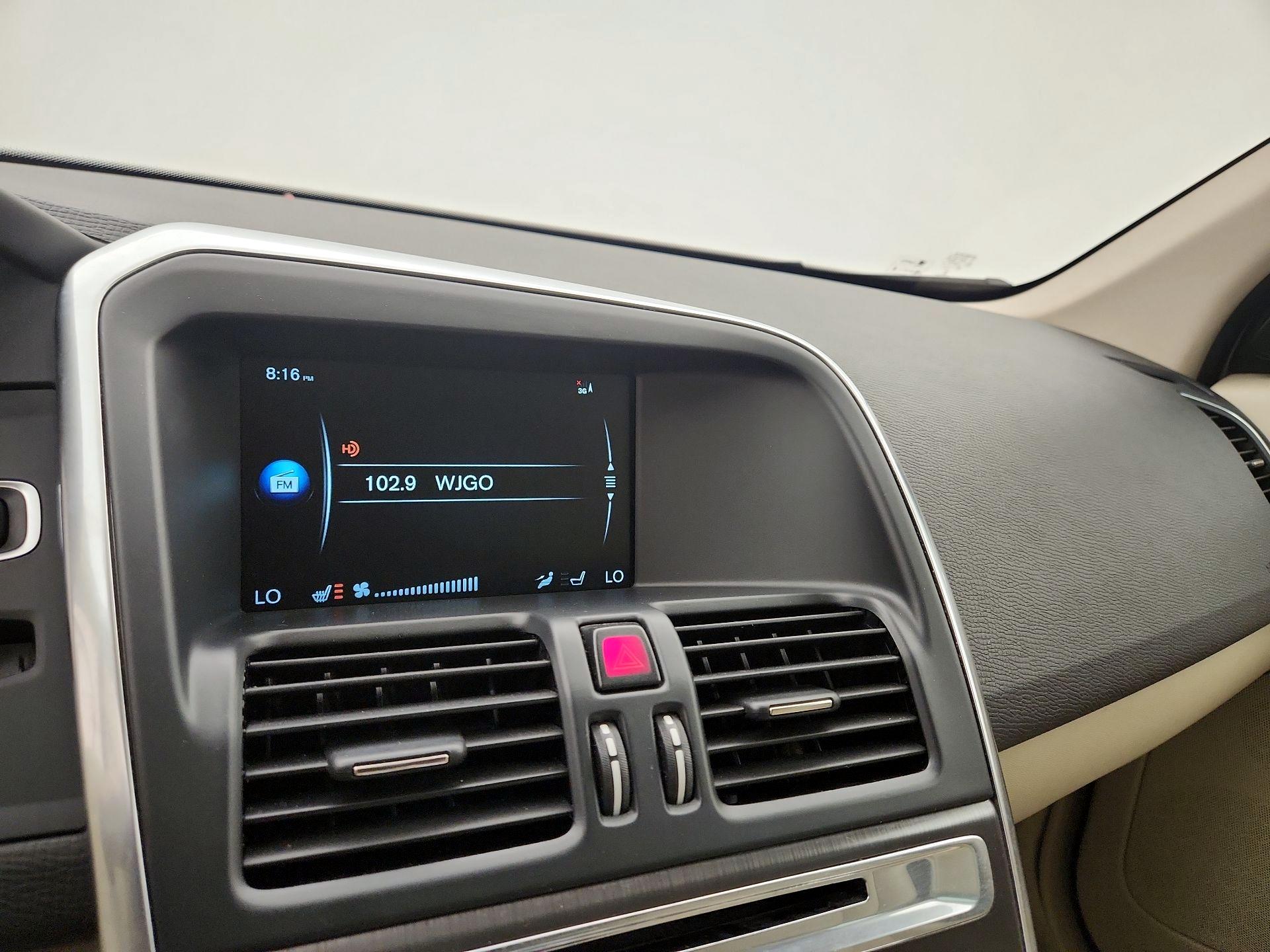 Thumbnail: 2015 Volvo XC60 - 16