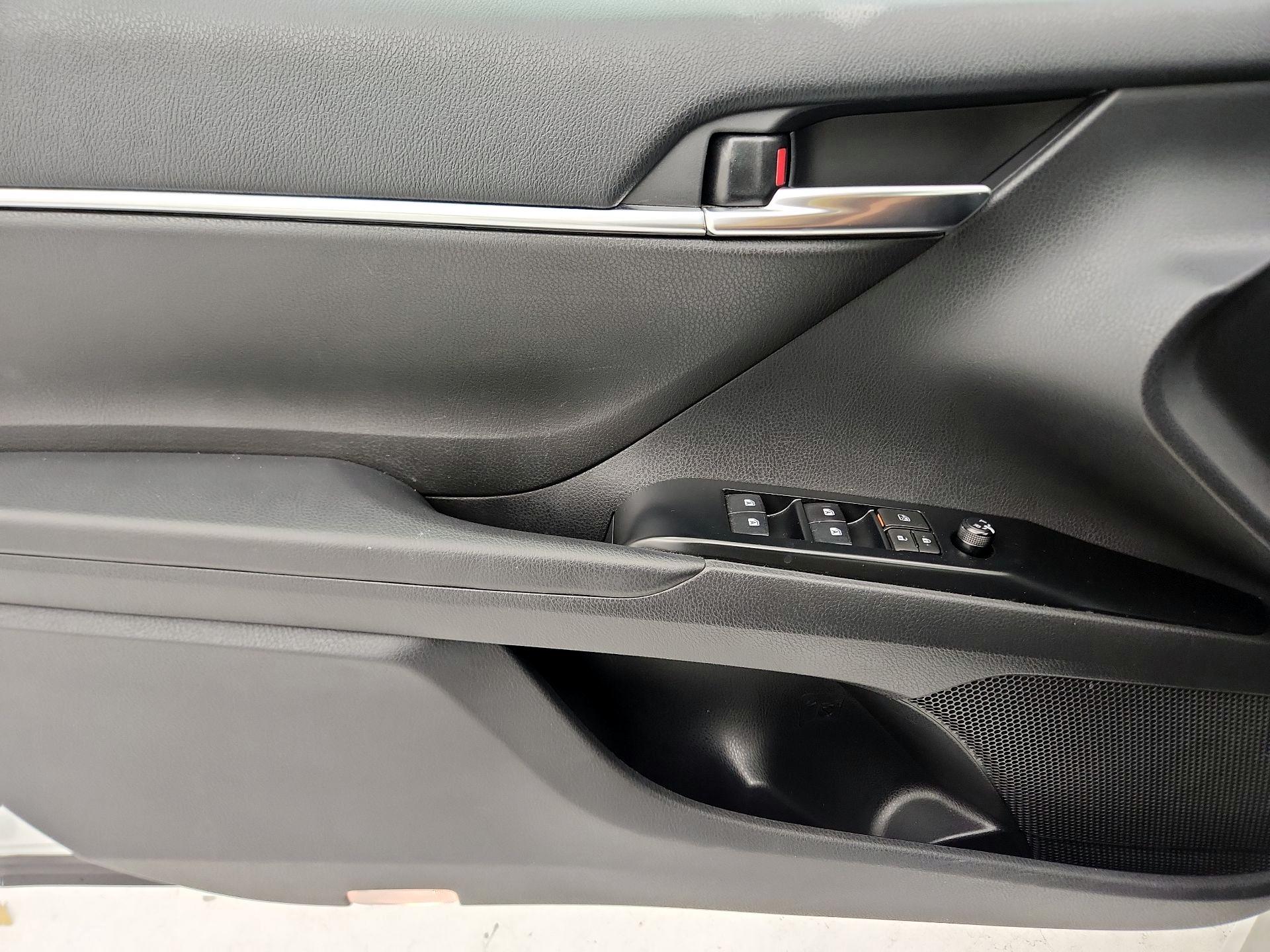 Thumbnail: 2019 Toyota Camry - 12