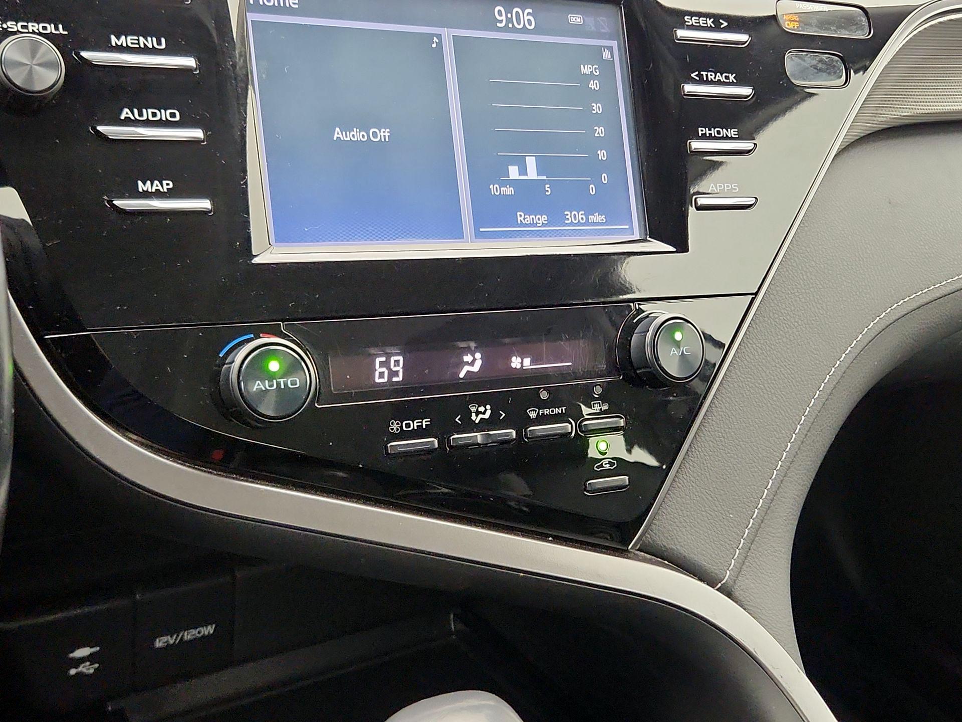 Thumbnail: 2019 Toyota Camry - 16
