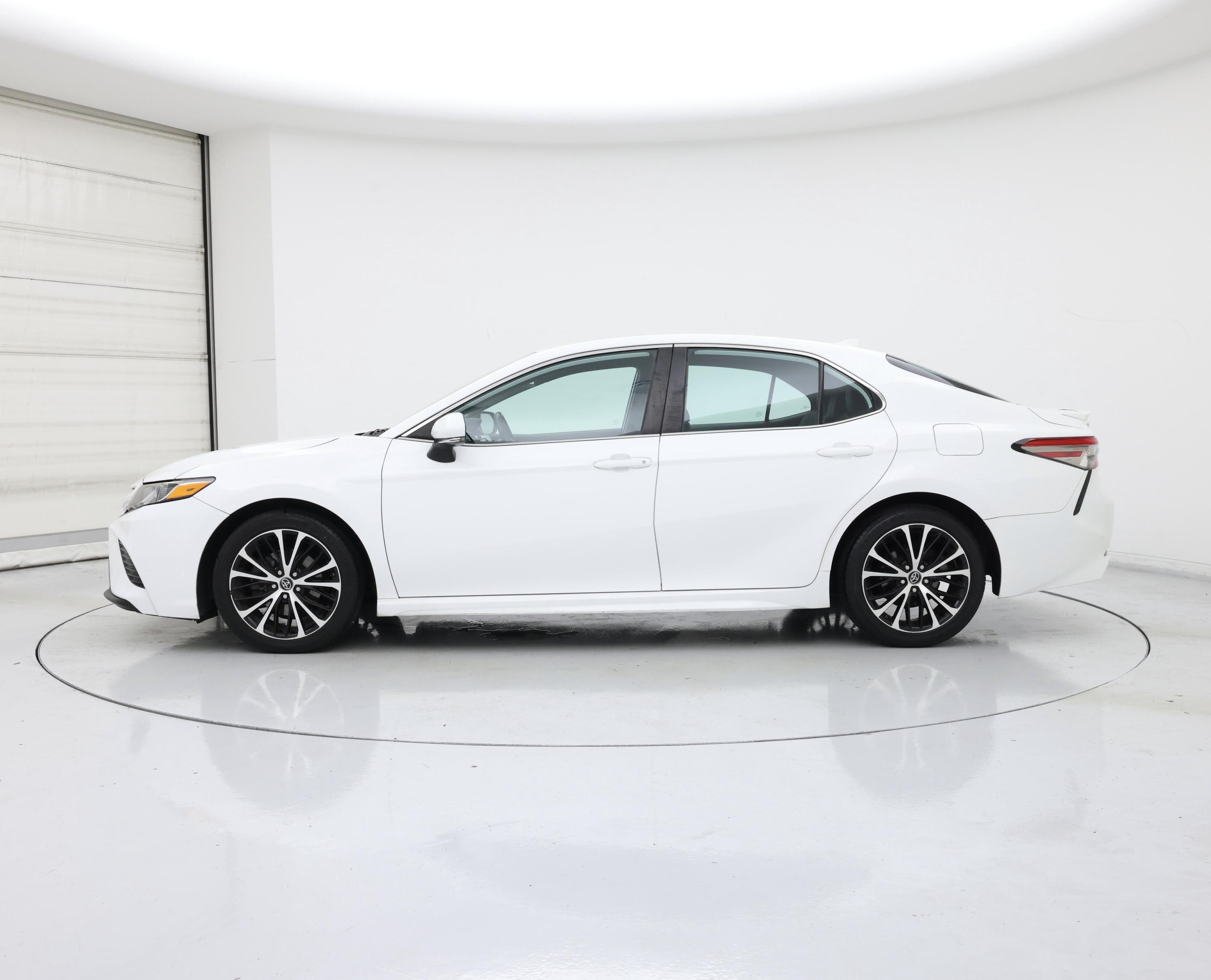 Thumbnail: 2019 Toyota Camry - 3