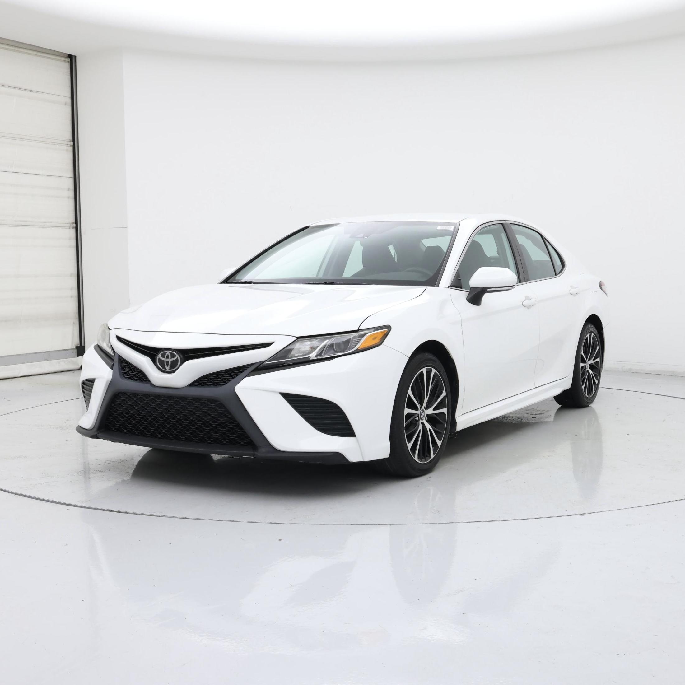 Thumbnail: 2019 Toyota Camry - 4