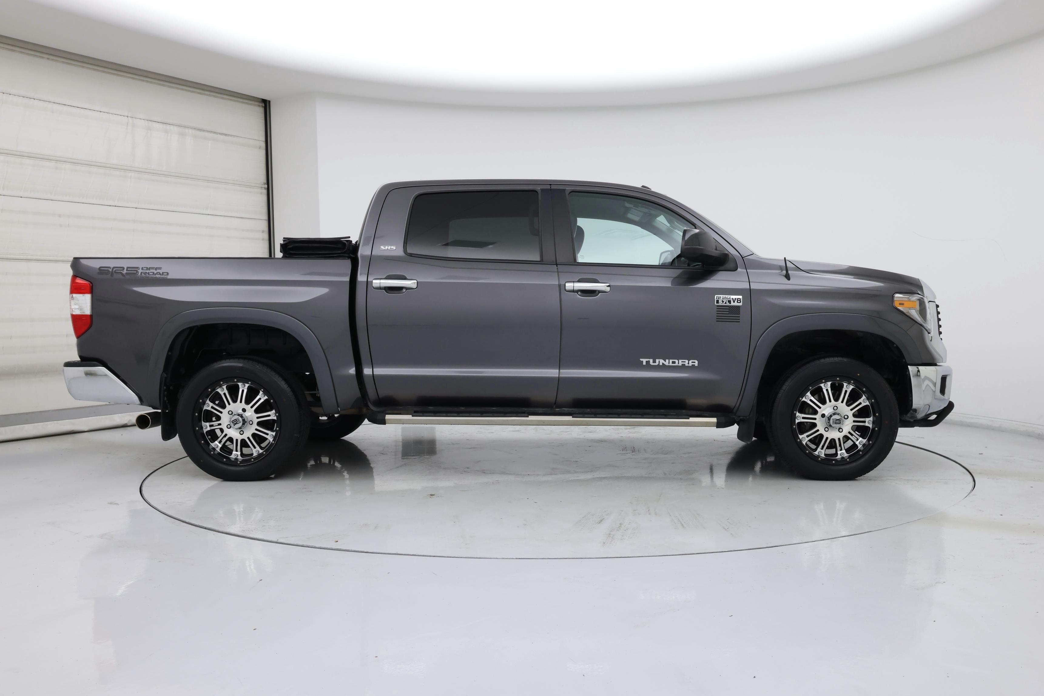 Thumbnail: 2017 Toyota Tundra - 7