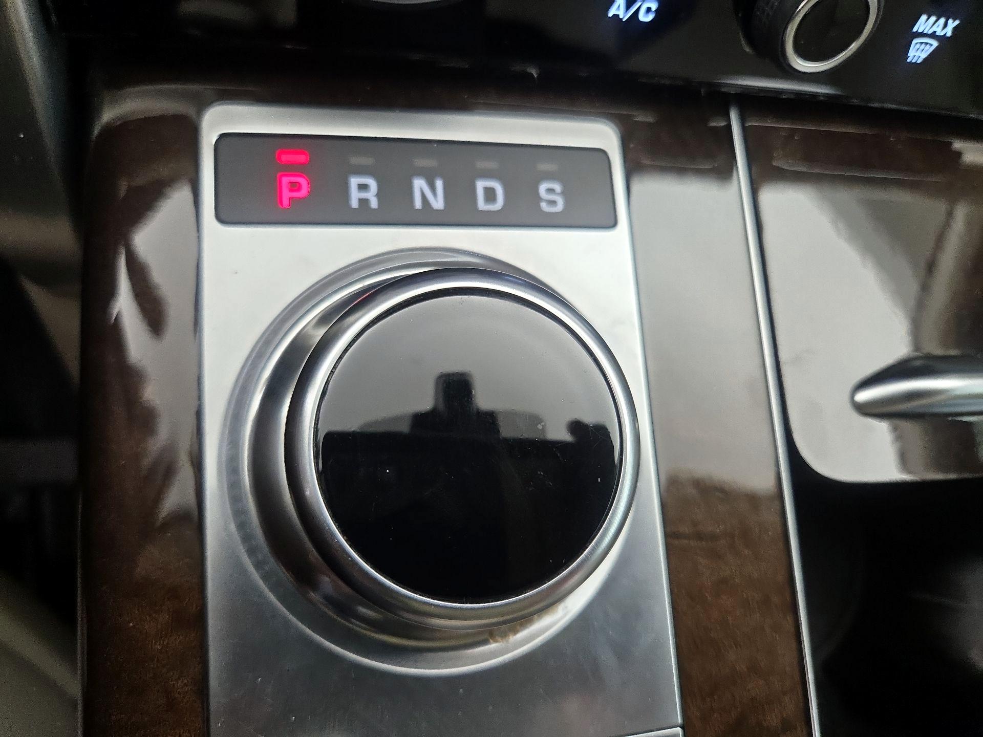 Thumbnail: 2021 Land Rover Range Rover - 18